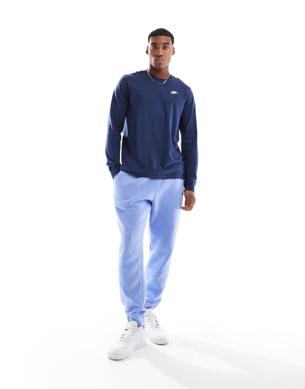Nike Club long sleeve t-shirt in navy Product Image