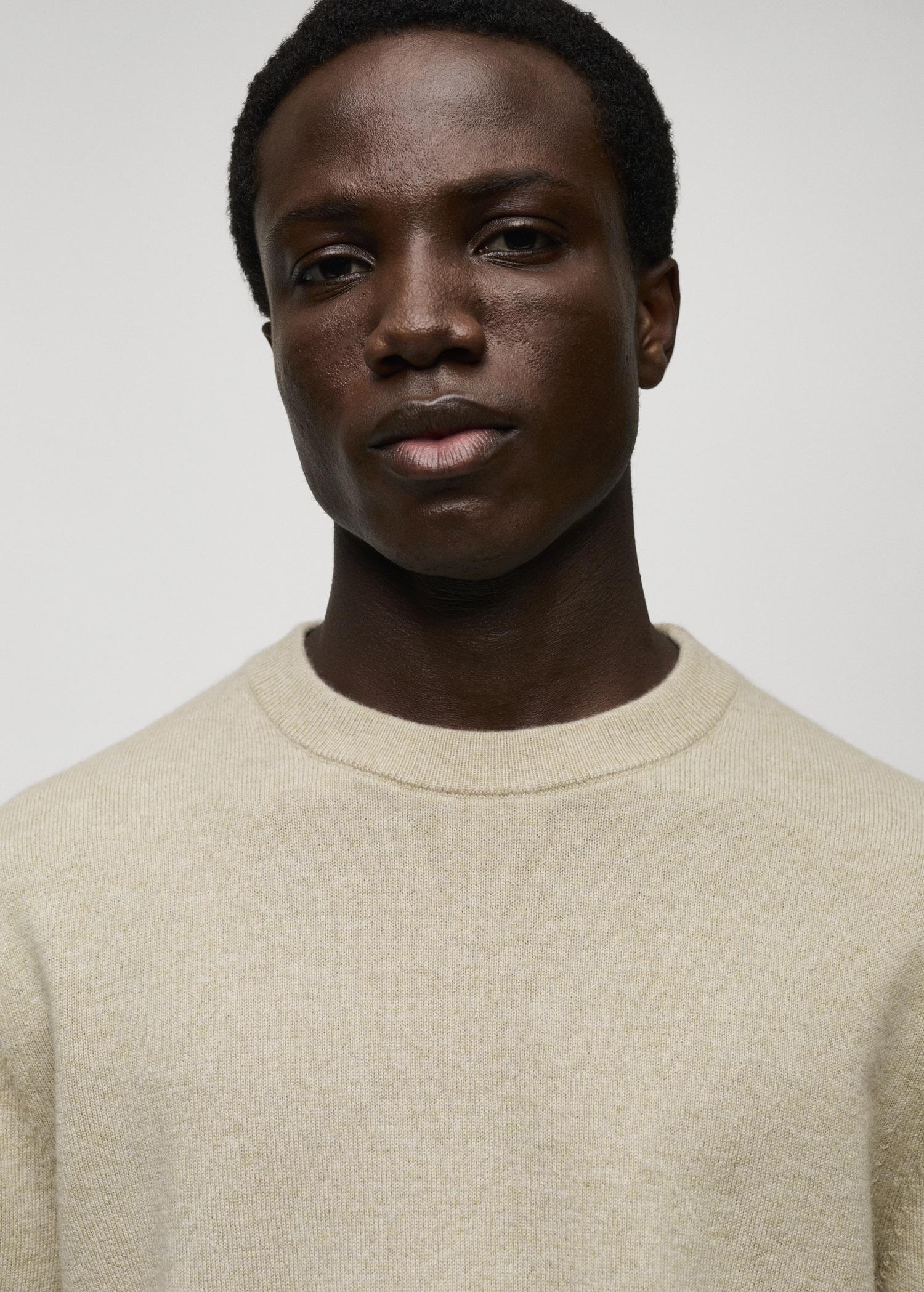 100% cashmere regular-fit sweater - Men | MANGO USA Product Image