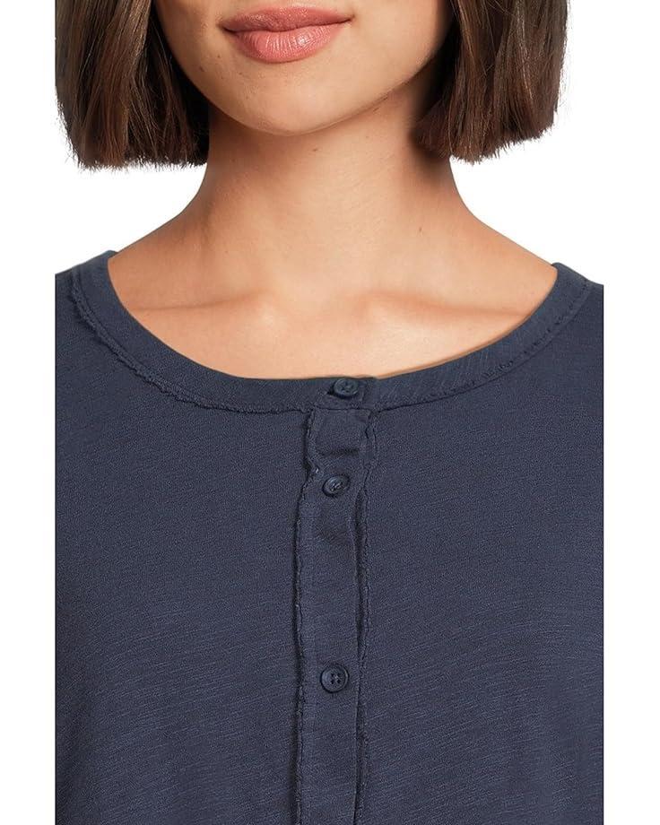 3/4 Sleeve V-Neck Tee with Curved Hem Product Image