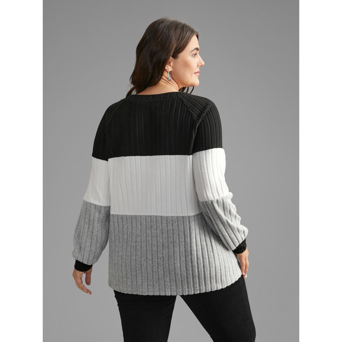 Plus Size Colorblock Contrast Texture Pit Strip T-shirt Black Women Casual Texture V-neck Everyday T-shirts BloomChic 10/M Product Image