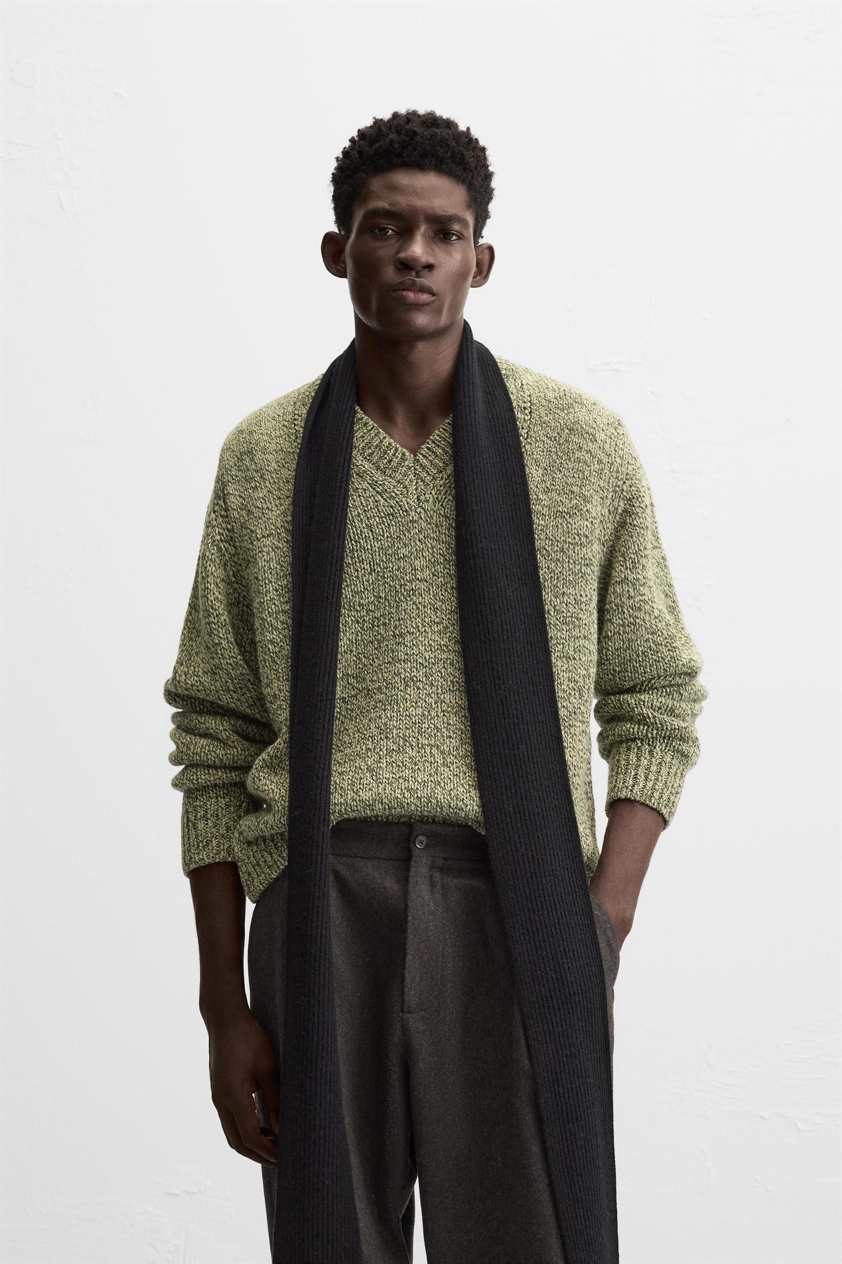 V-NECK STRUCTURED SWEATER Product Image