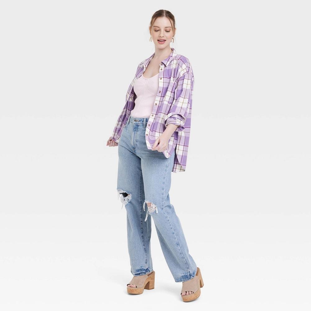 Womens Mid-Rise 90s Baggy Jeans - Universal Thread Medium Wash Destroy 00 Long Product Image