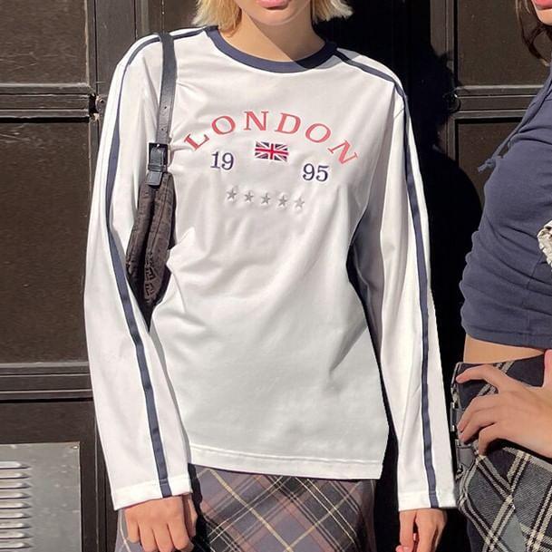 Long-Sleeve Round Neck Lettering Crop Contrast Trim Tee Product Image