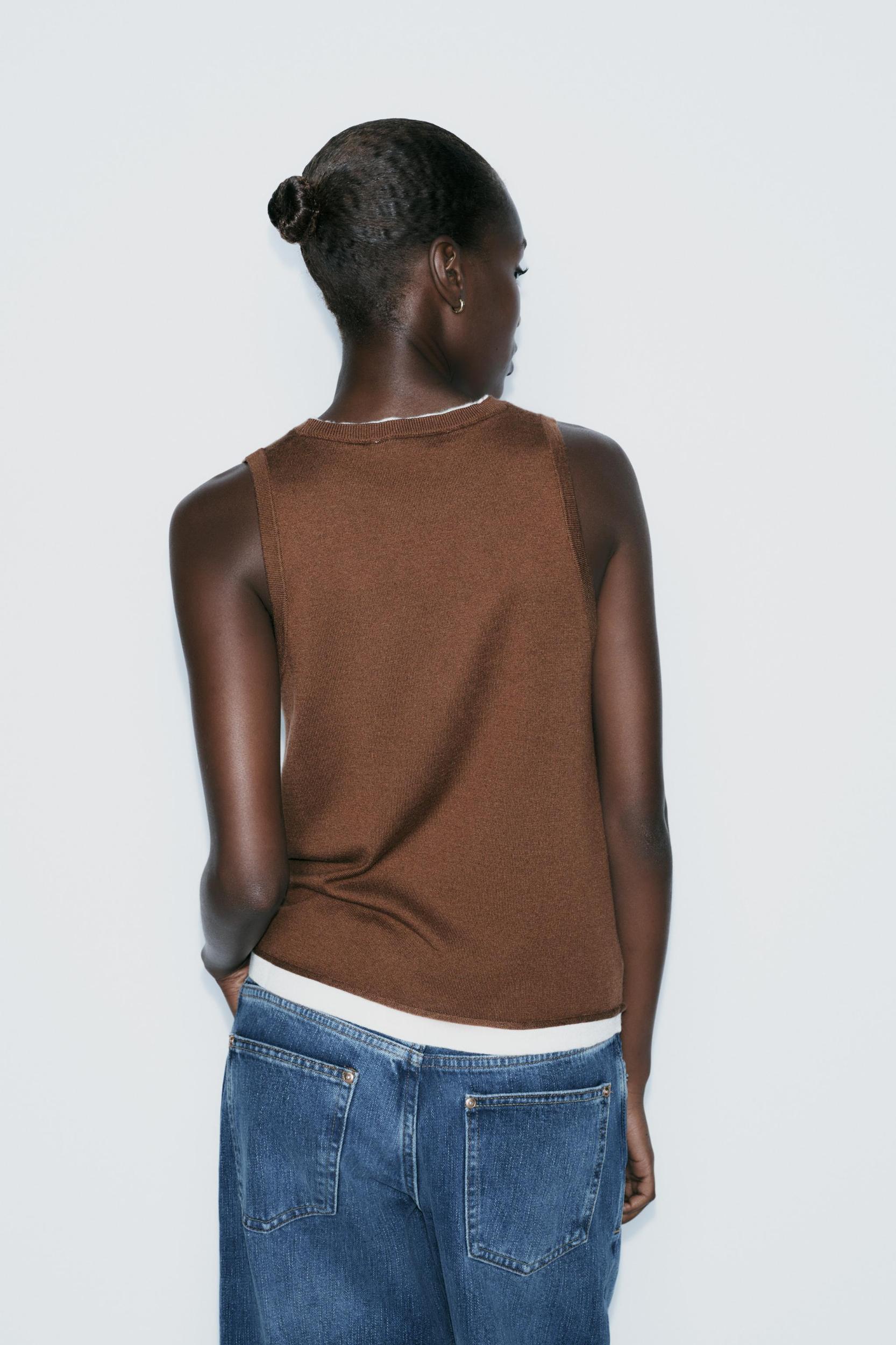 CONTRASTING KNIT SWEATER VEST Product Image