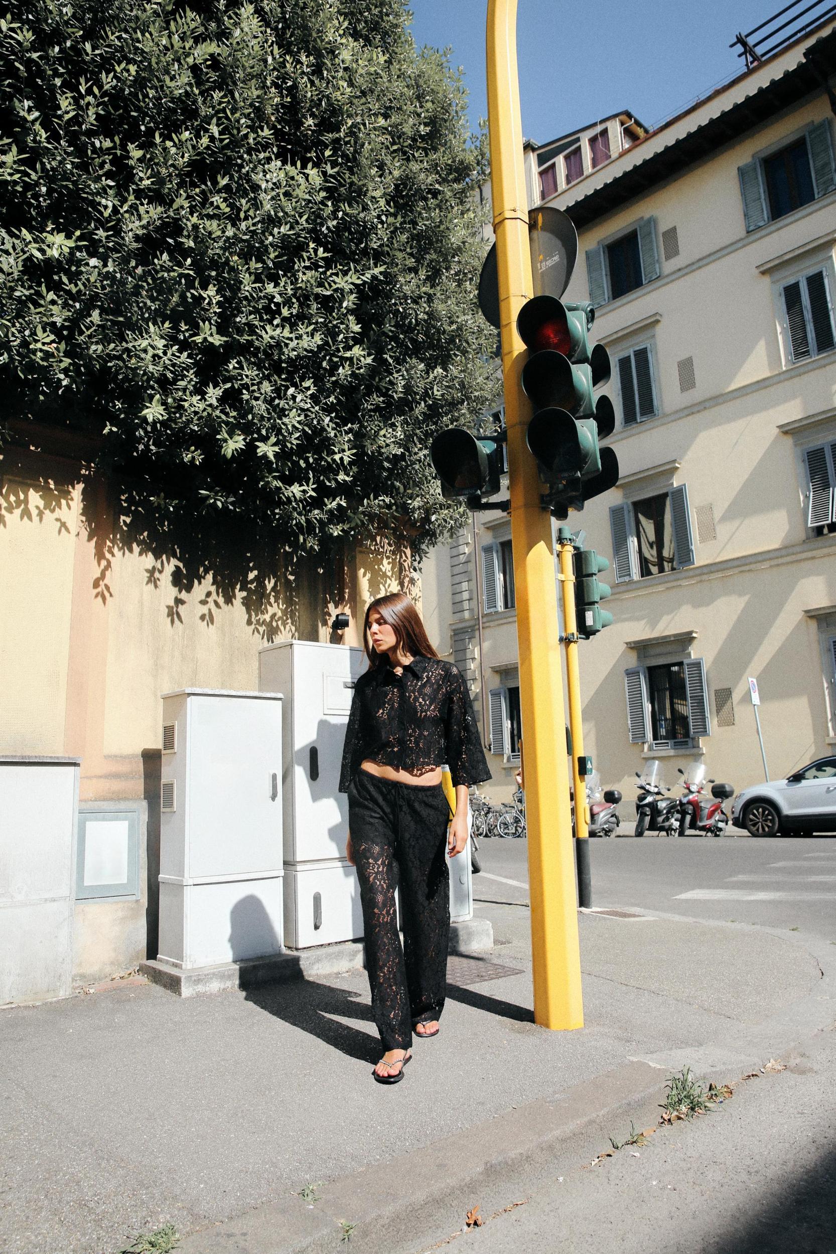 LACE CROP SHIRT Product Image