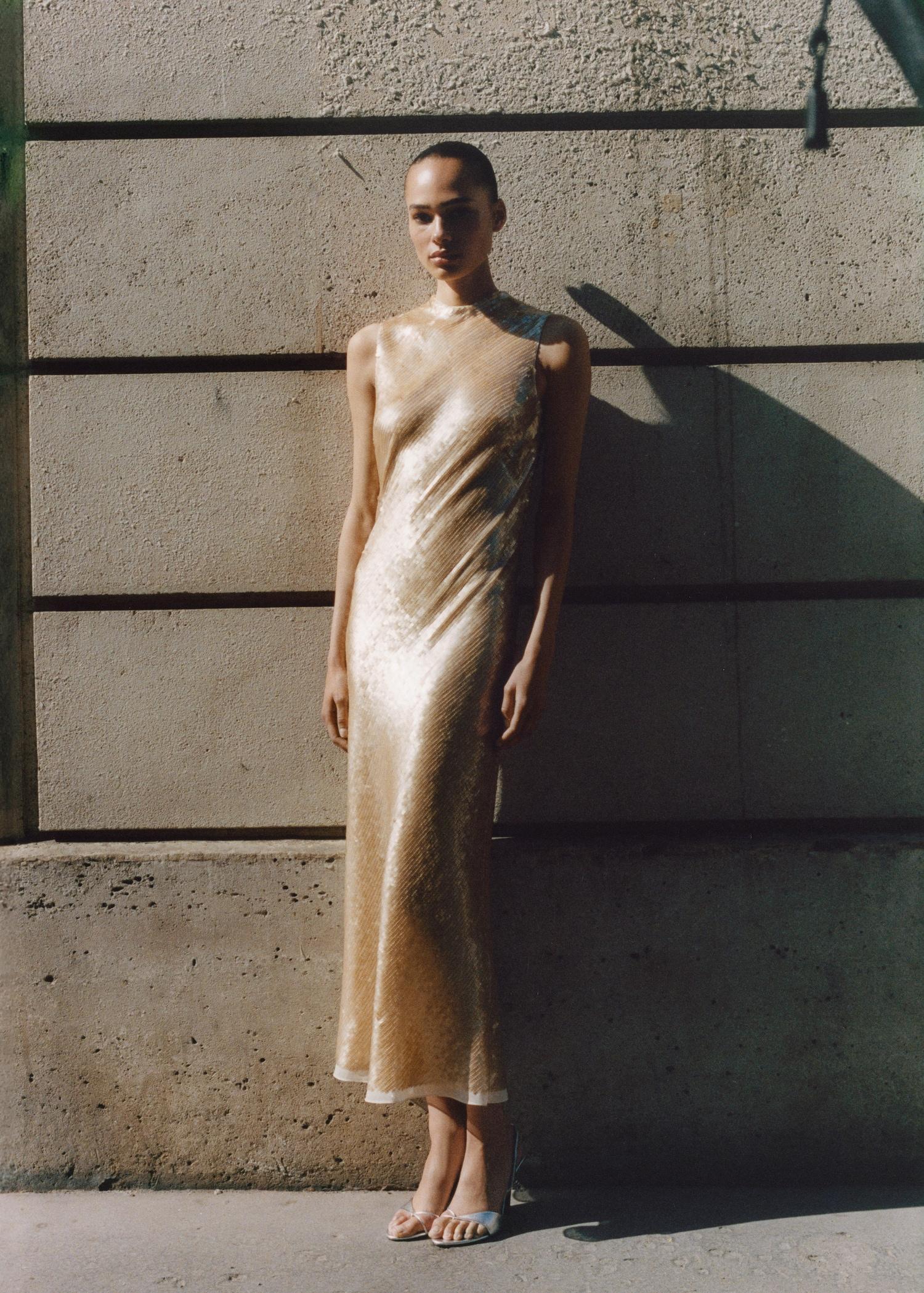 Scoop-back sequin dress - Women | MANGO USA Product Image