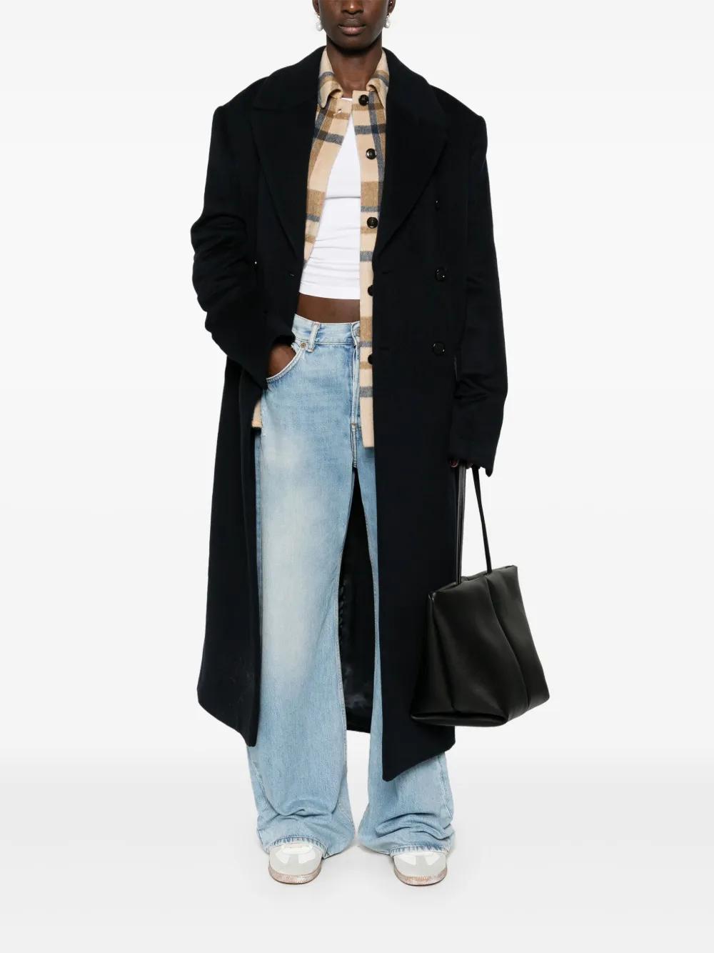 Broad double-breasted coat Product Image