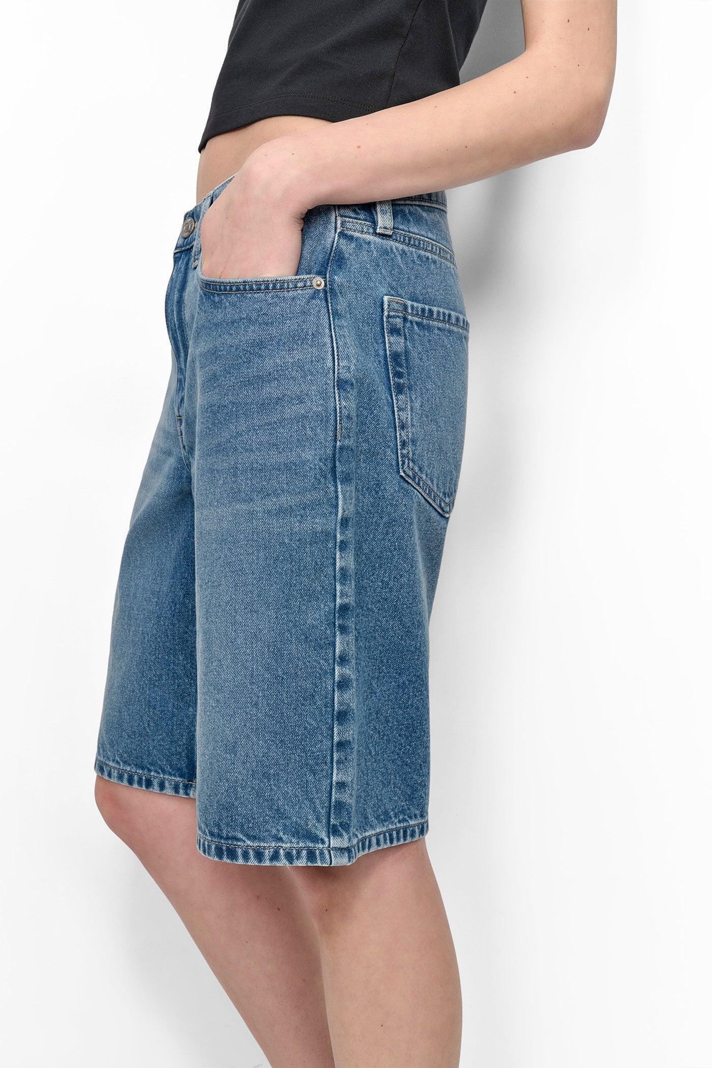 MID RISE SHORT Product Image