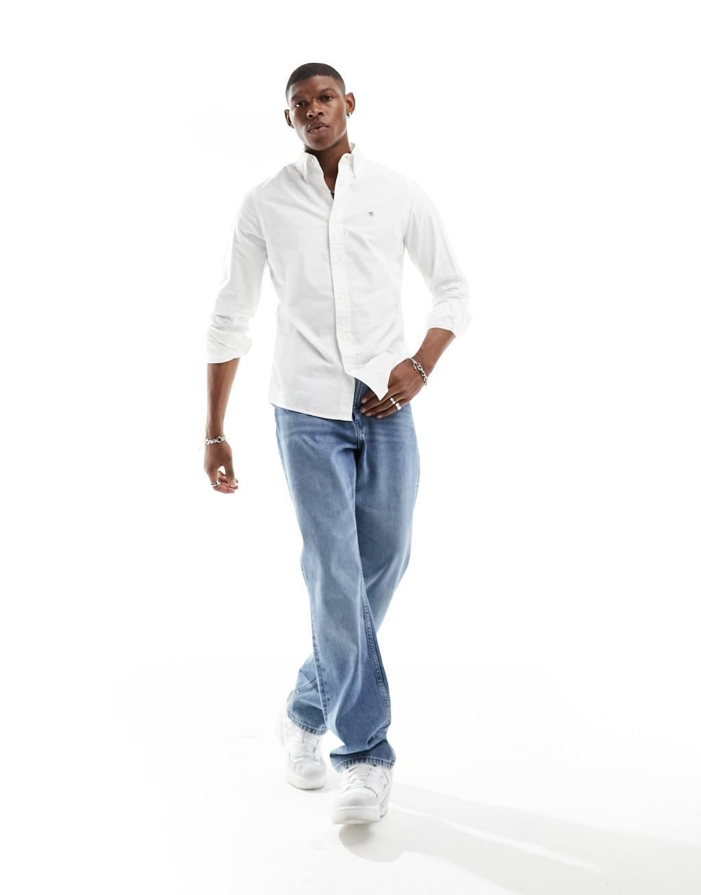 GANT icon logo slim fit oxford shirt in white Product Image