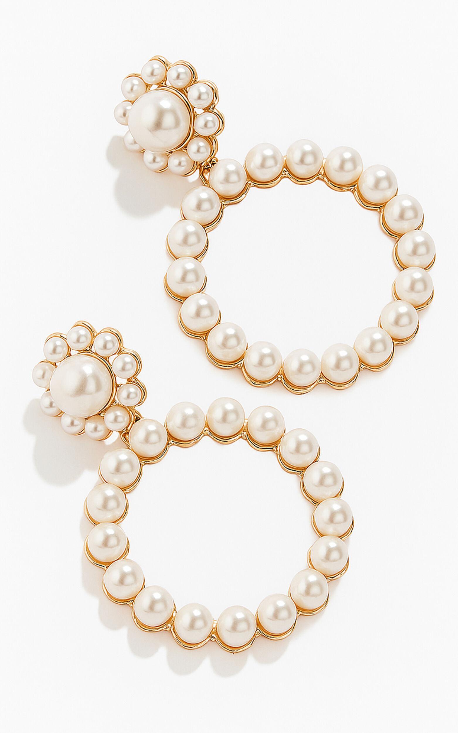 Eunbie Faux Pearl Circle Drop Earrings in Gold Product Image