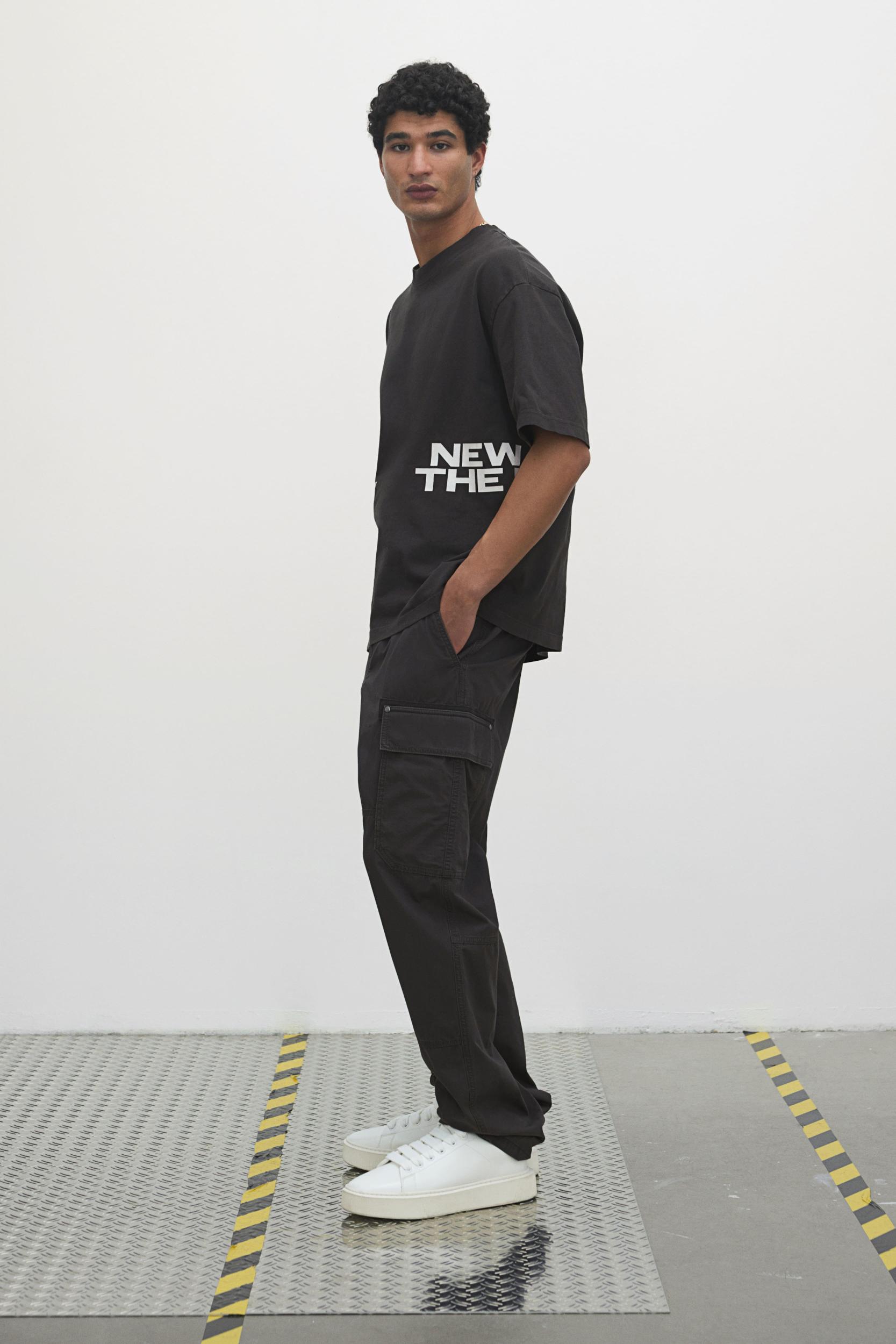 Relaxed-Fit Cargo Pants Product Image