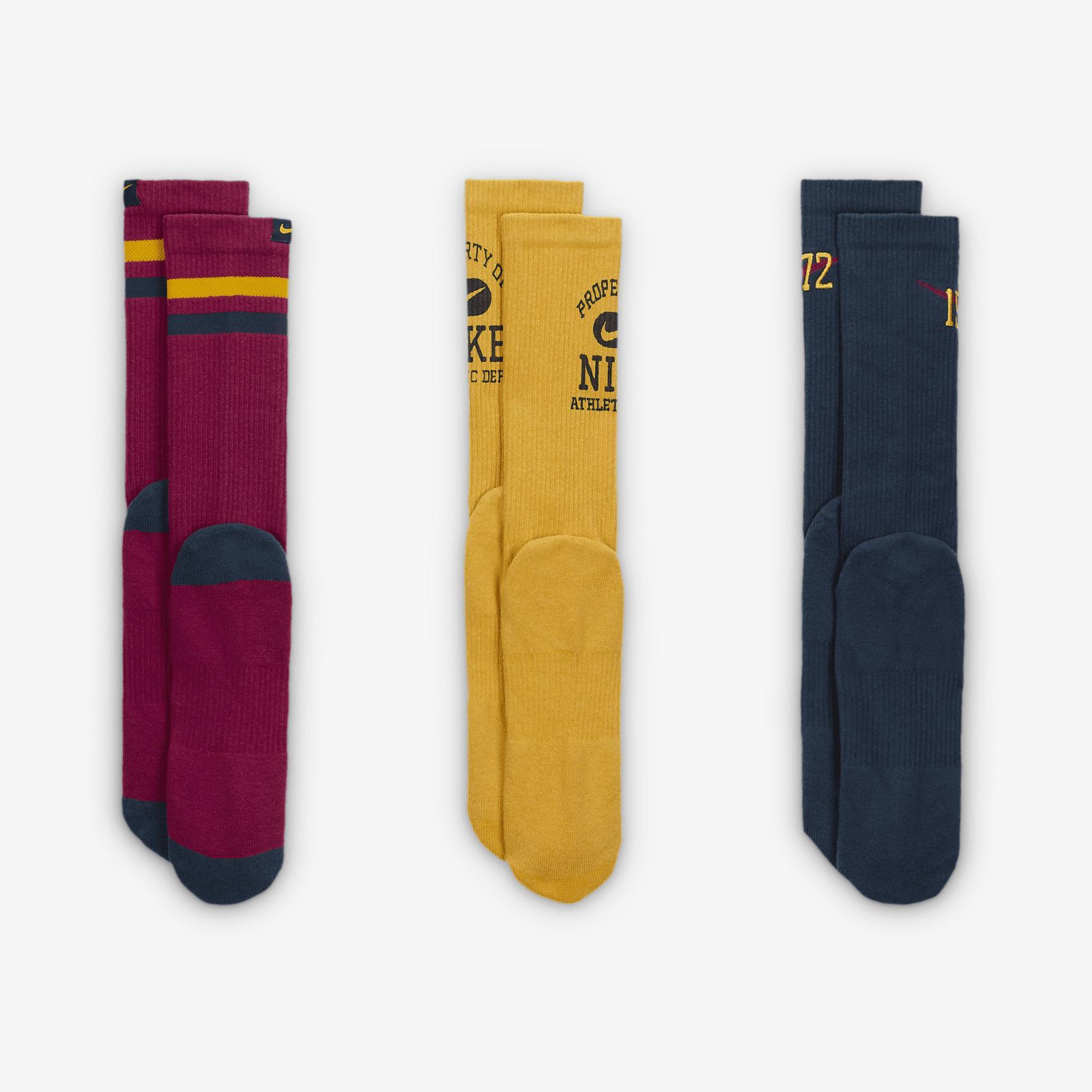 Nike Everyday Cushioned Crew Socks (3 Pairs) Product Image