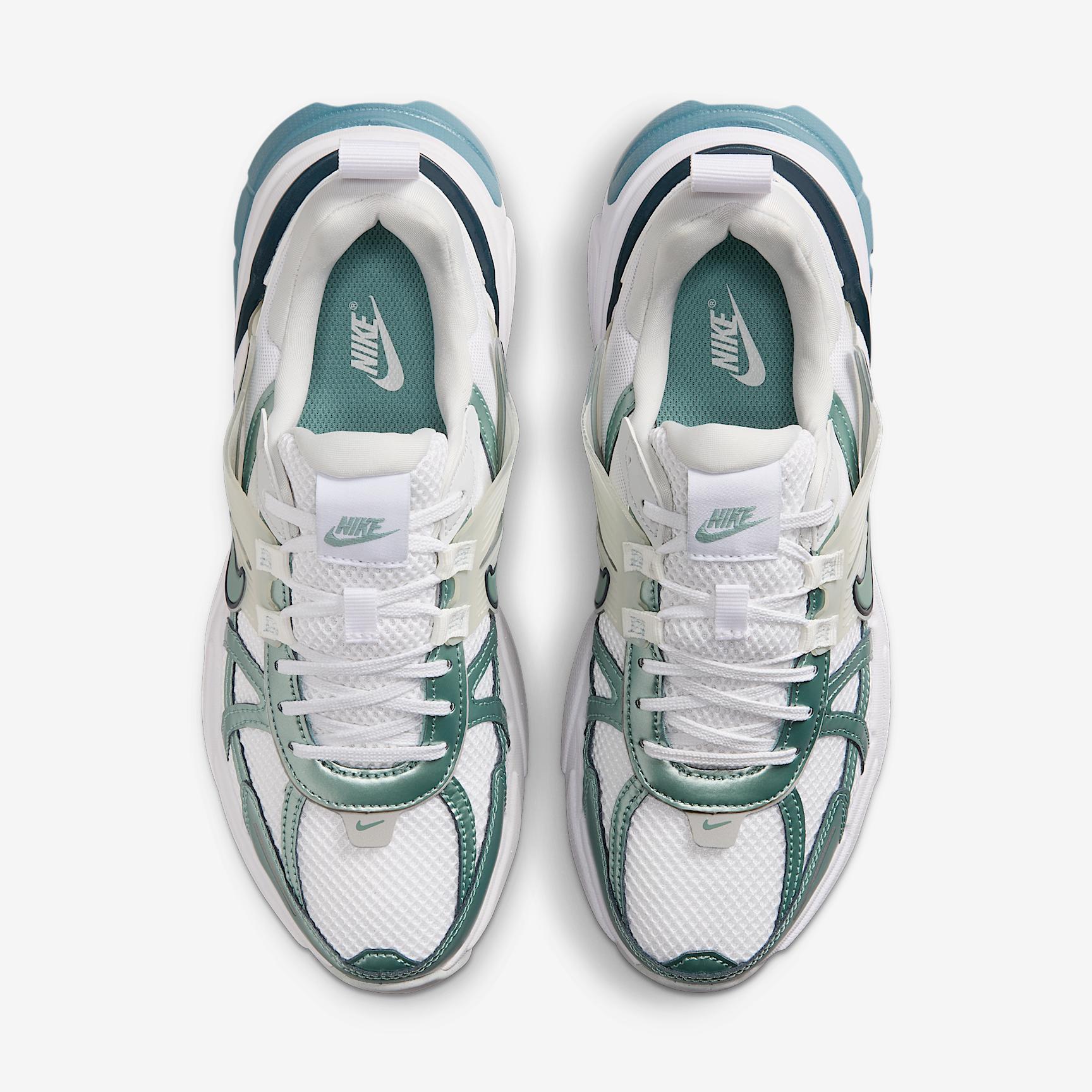 Nike Women's V2K Run Shoes Product Image