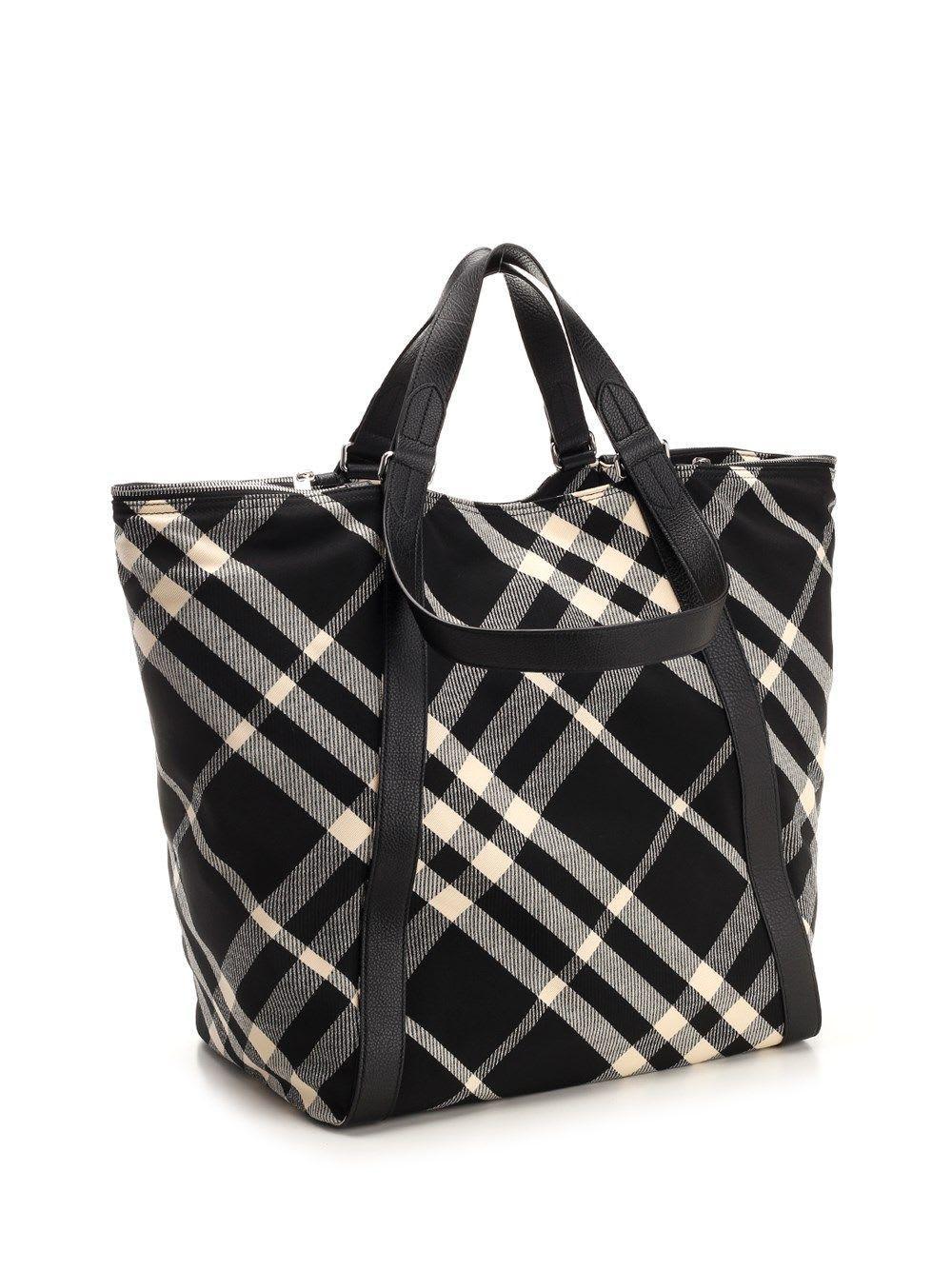 BURBERRY Handbags. In Black Product Image