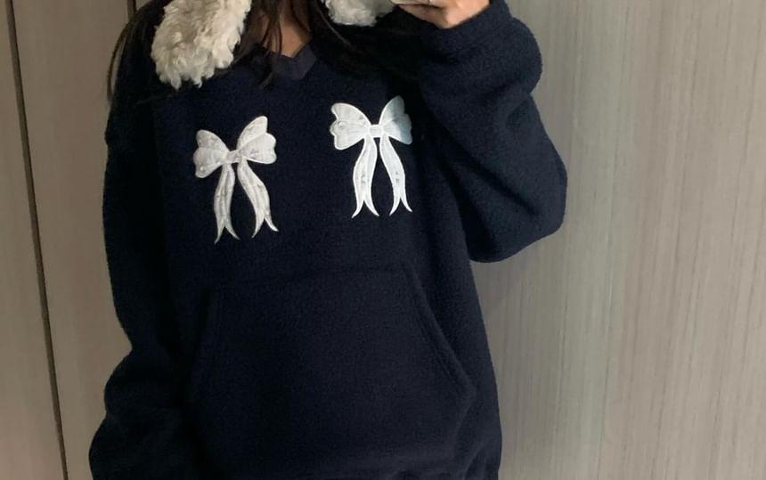 Long-Sleeve Round Neck Bow Embroidered Sweatshirt Product Image