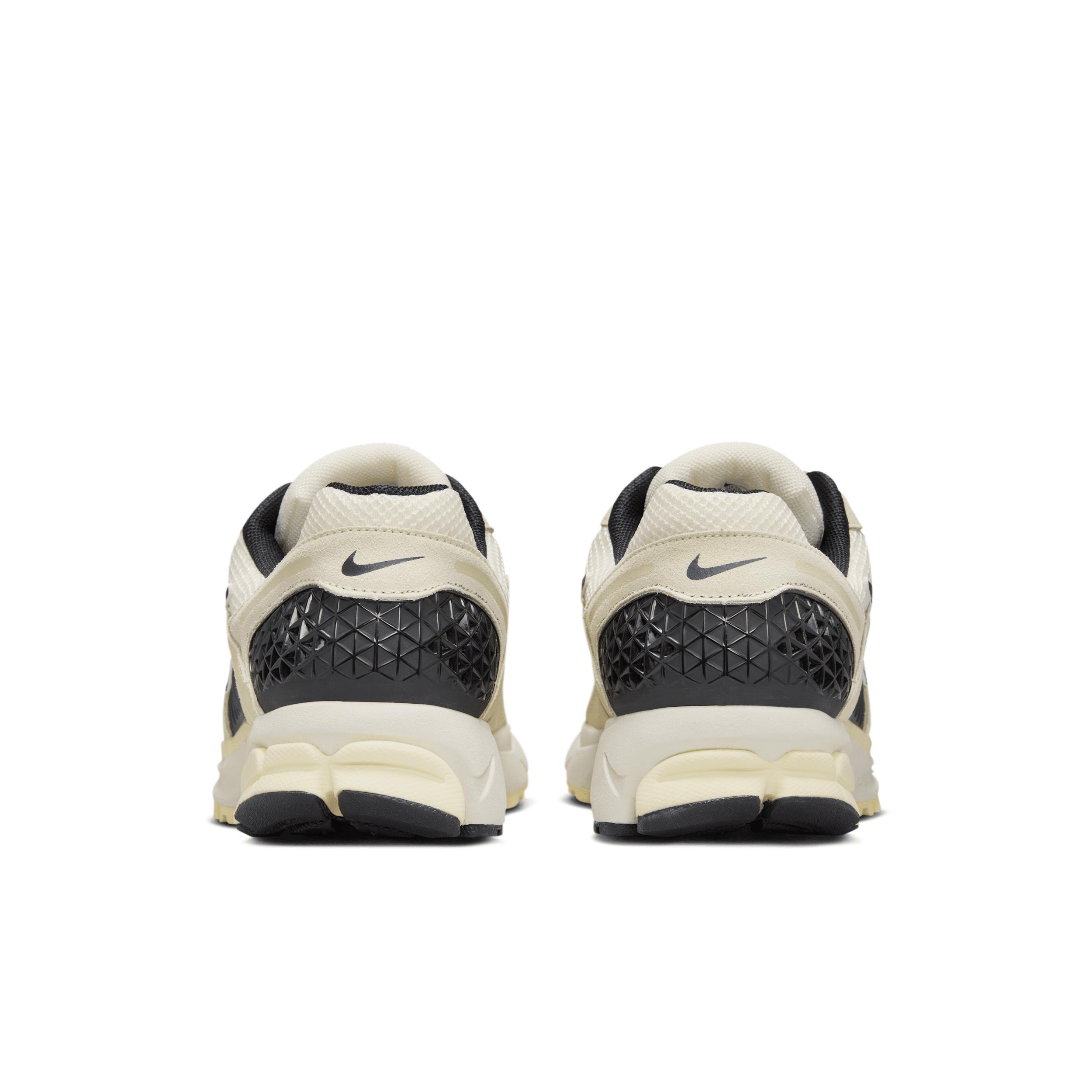 Nike Zoom Vomero 5 Men's Shoes Product Image