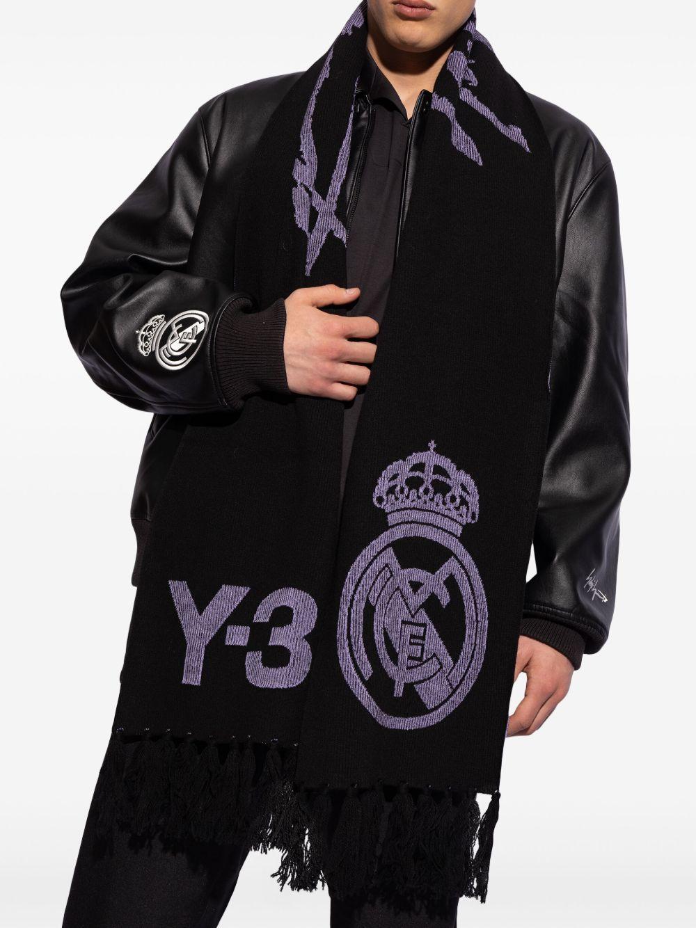 Real Madrid scarf Product Image