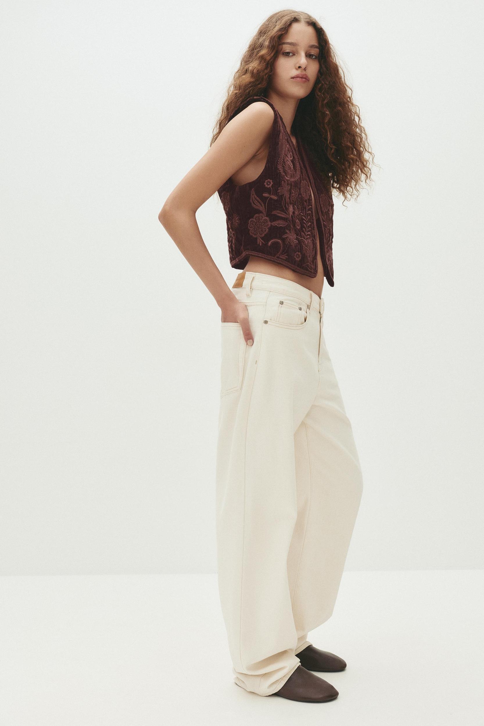 Embroidered velvet vest Product Image