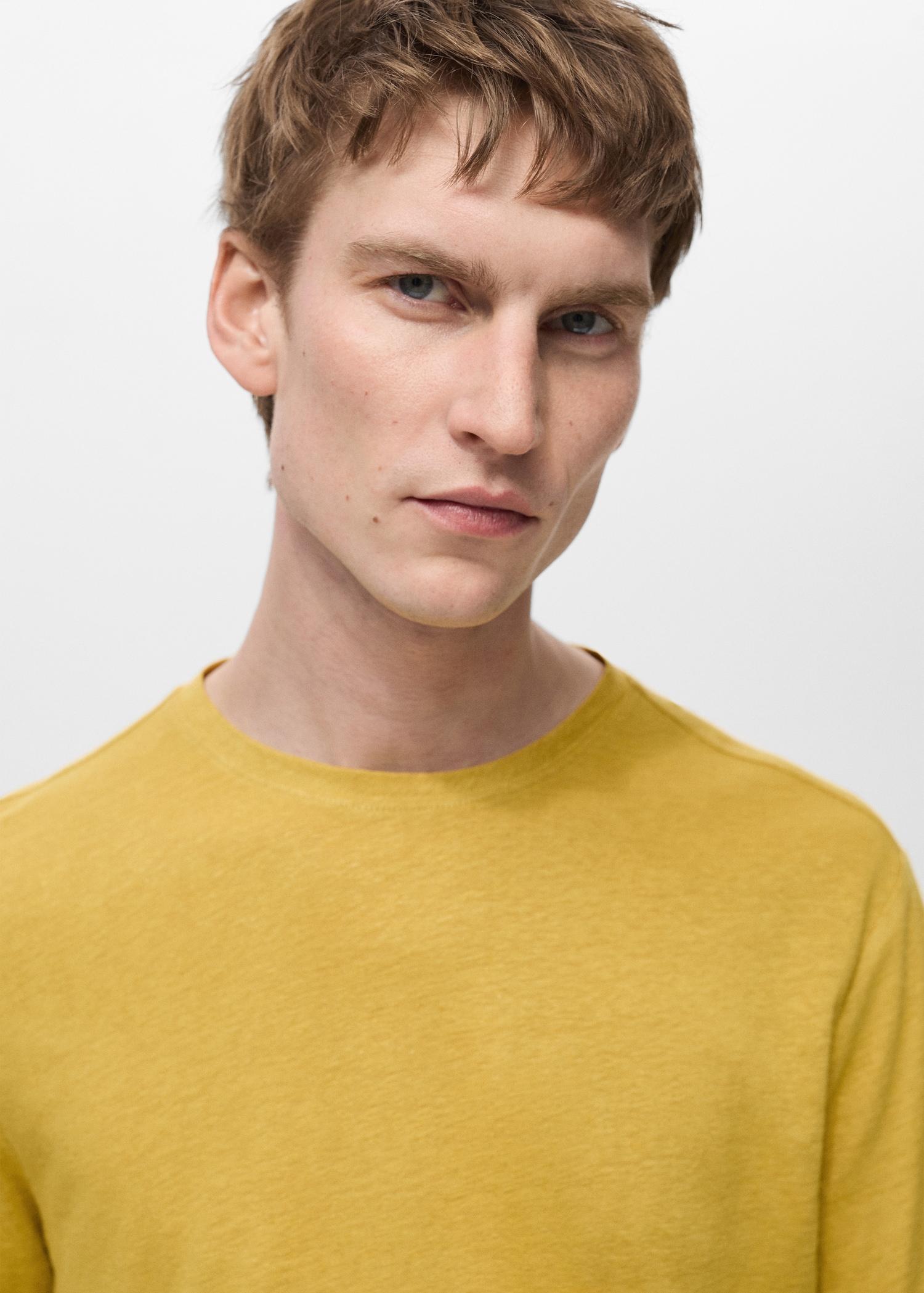 Linen slim-fit t-shirt - Men | MANGO USA Product Image