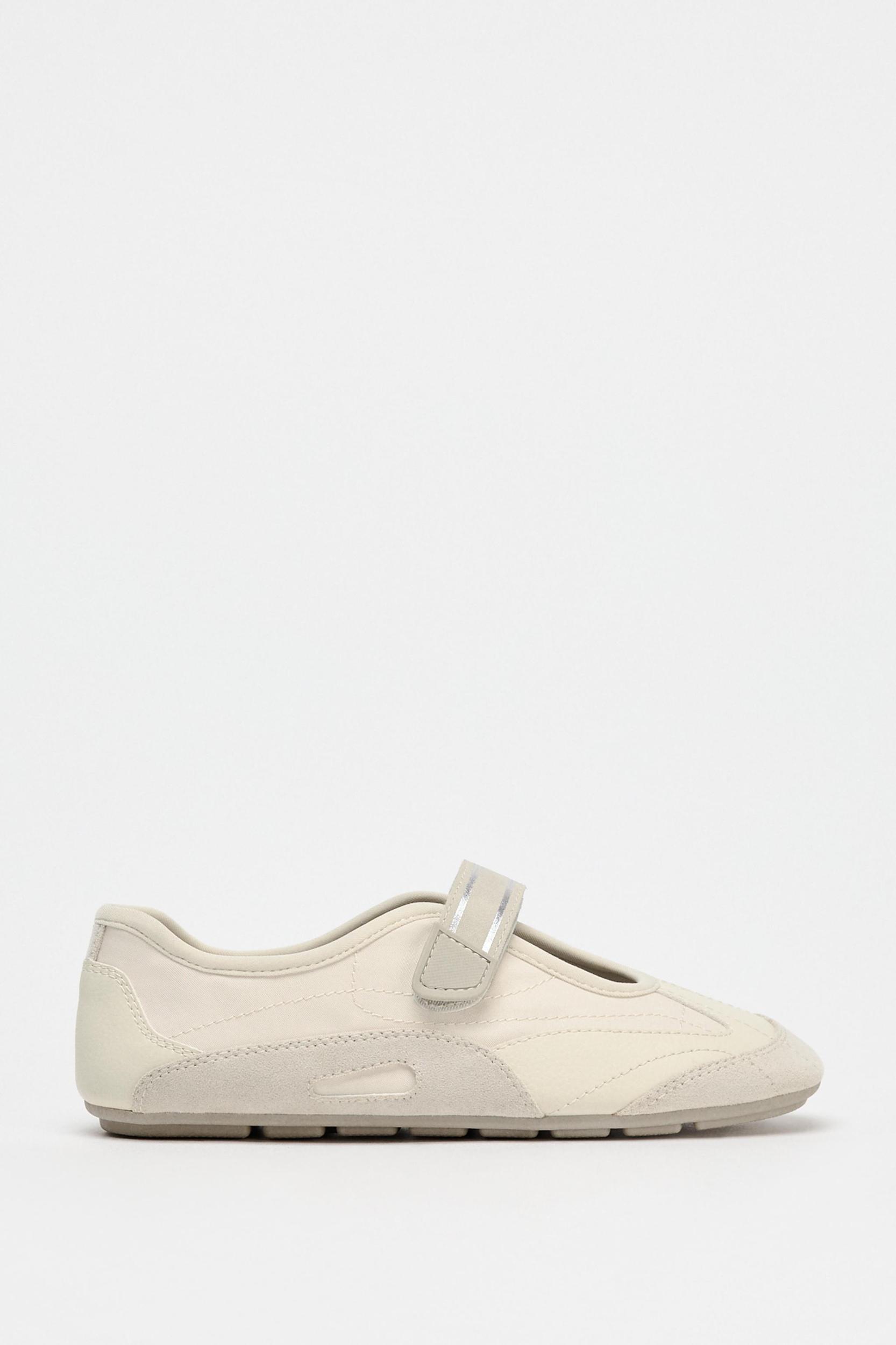 CONTRAST BALLET FLATS Product Image