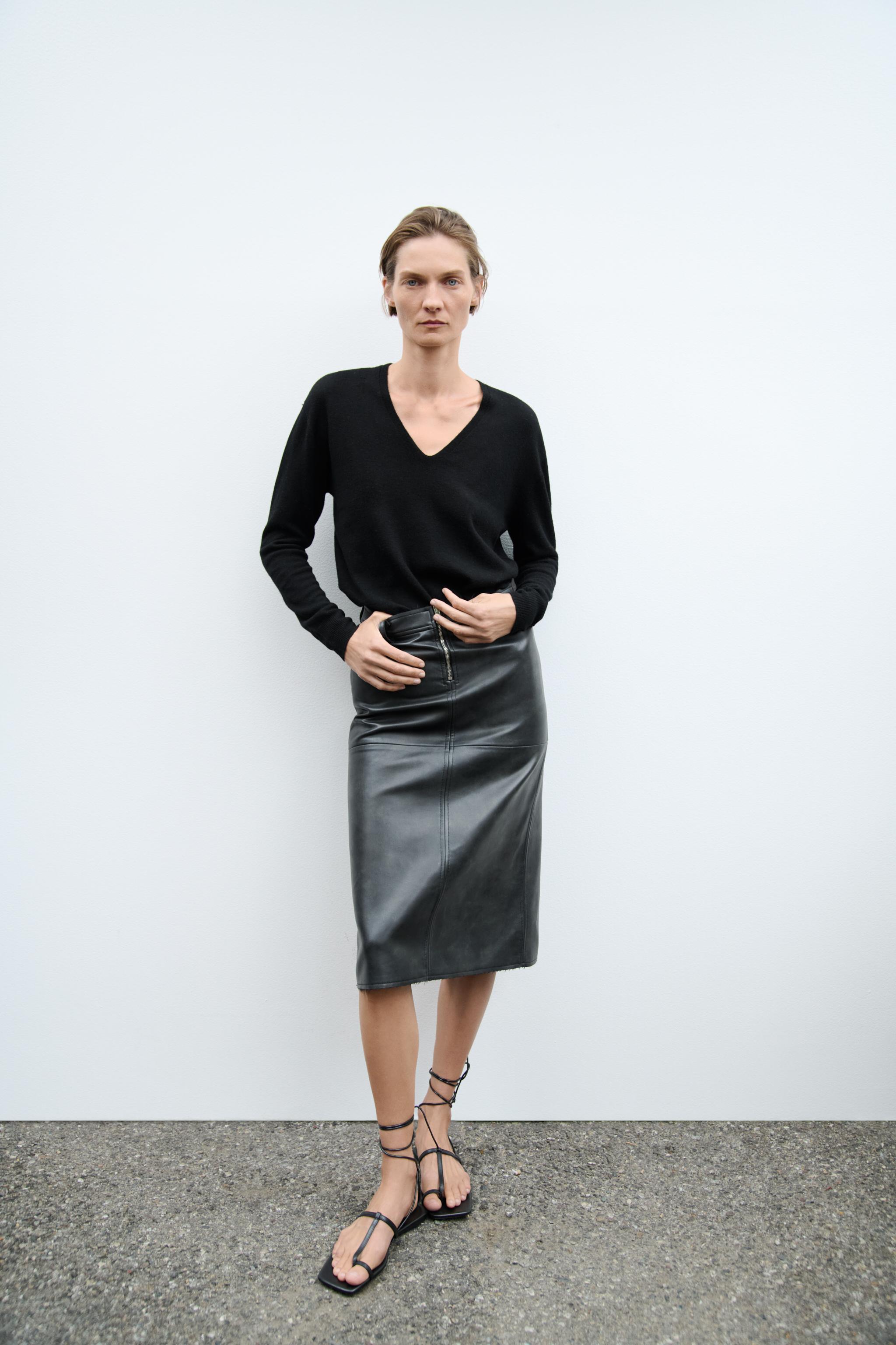 100% WOOL EXTRA SOFT SWEATER Product Image