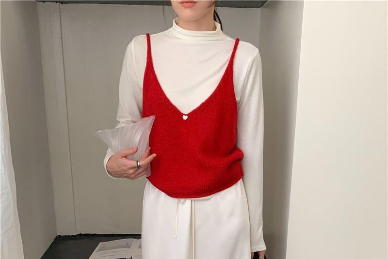 Long-Sleeve Mock Neck Top / V-Neck Crop Camisole Top Product Image