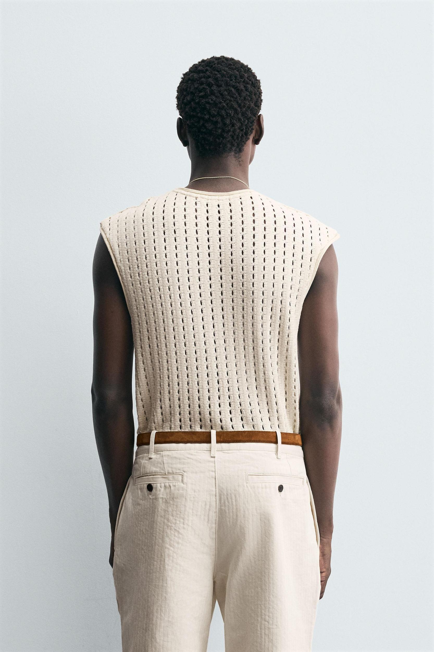 SLEEVELESS KNIT T-SHIRT Product Image