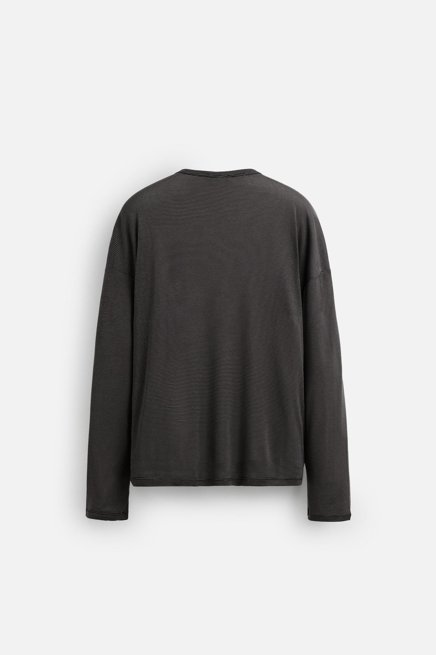 STRIPED T-SHIRT Product Image