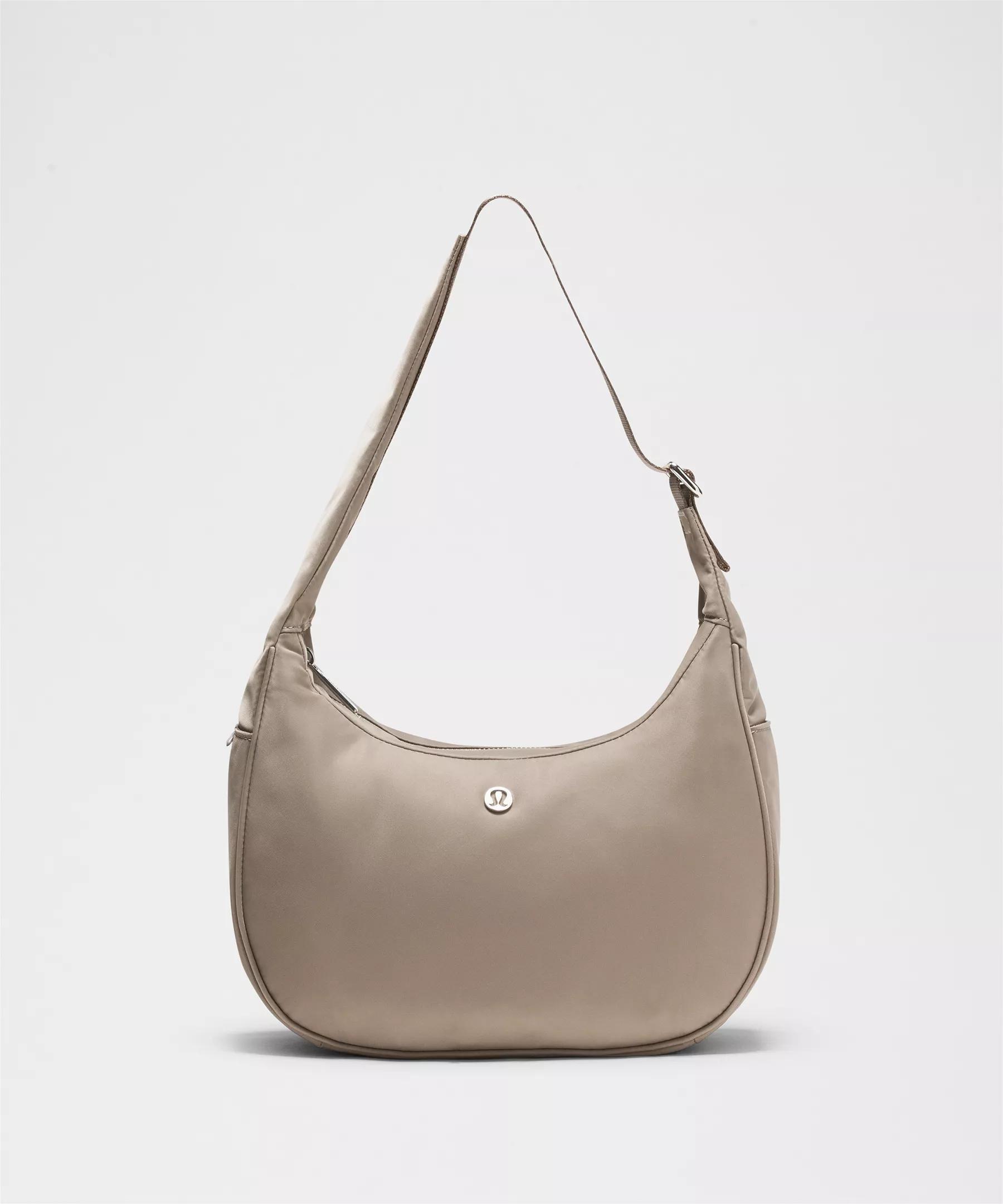 City Essentials Shoulder Bag 4L Product Image