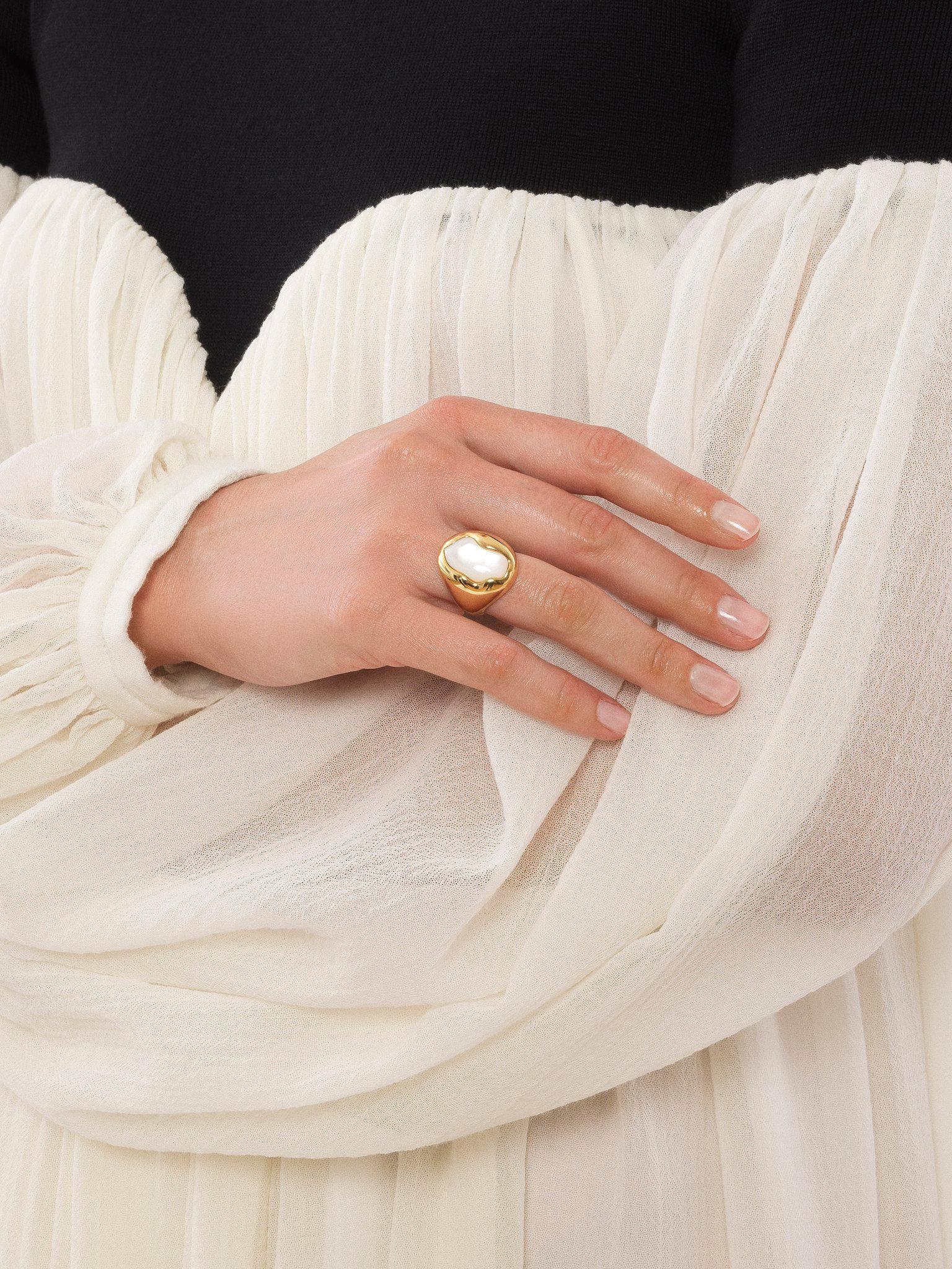 Sybil ring Product Image
