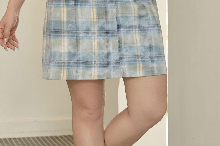 Plus Size High Rise Plaid Mini A-Line Skirt Product Image