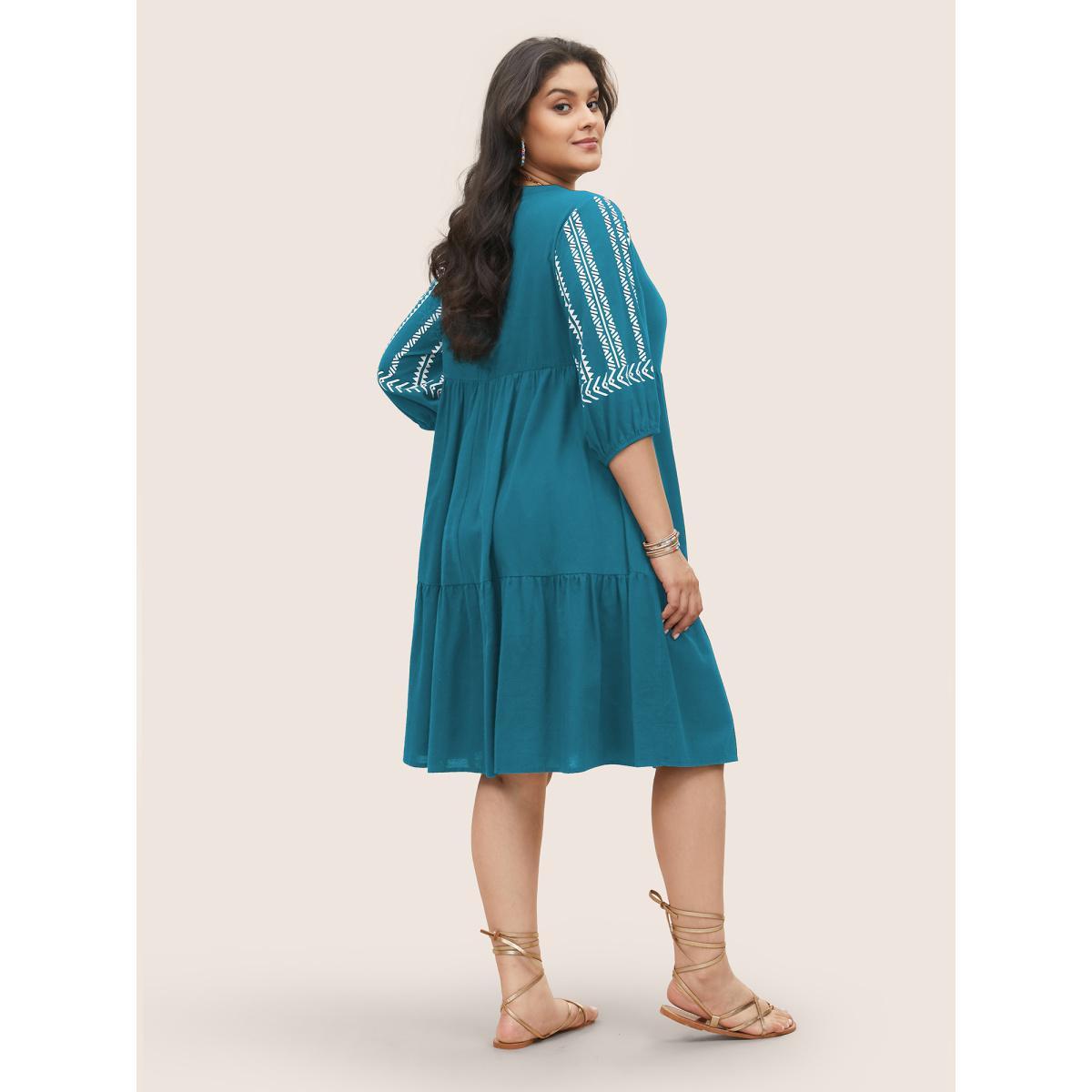 Plus Size Cotton Geometric Bandana Print Tassel Trim Dress Emerald Women Resort Non V-neck Short sleeve Curvy Knee Dress BloomChic 14-16/1X Product Image