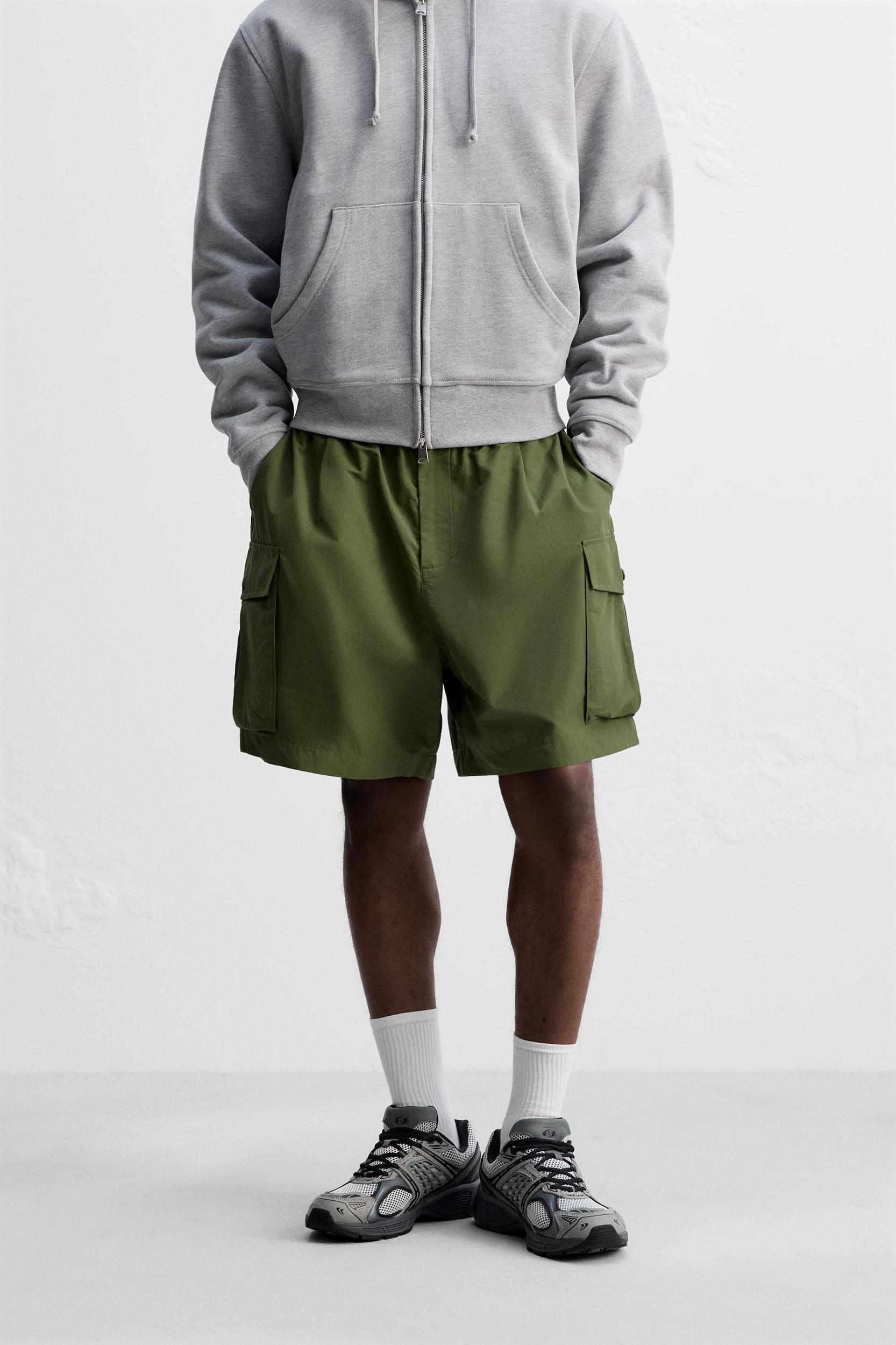 TECHNICAL CARGO SHORTS Product Image