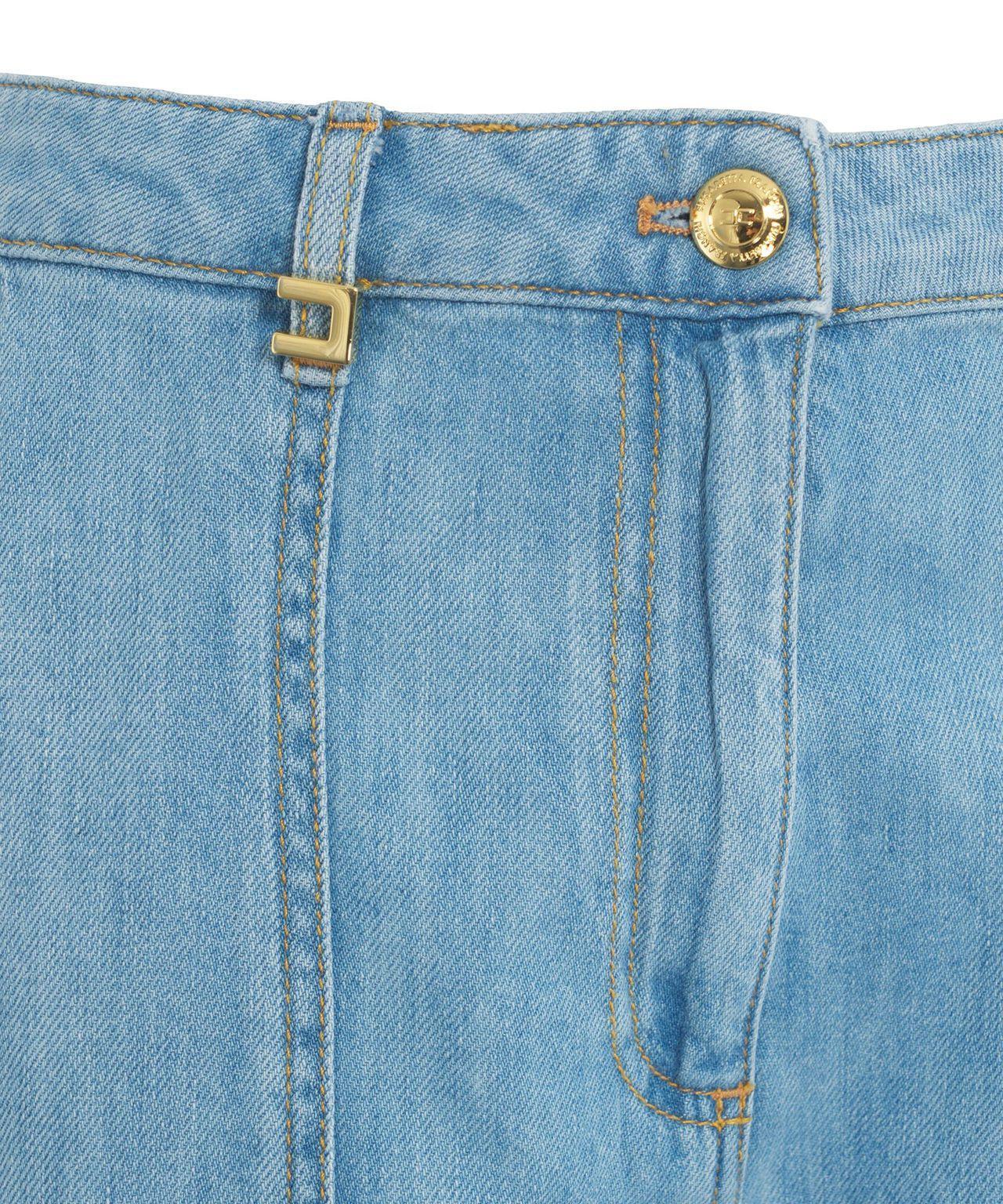 Wide leg jeans with cargo pockets Product Image