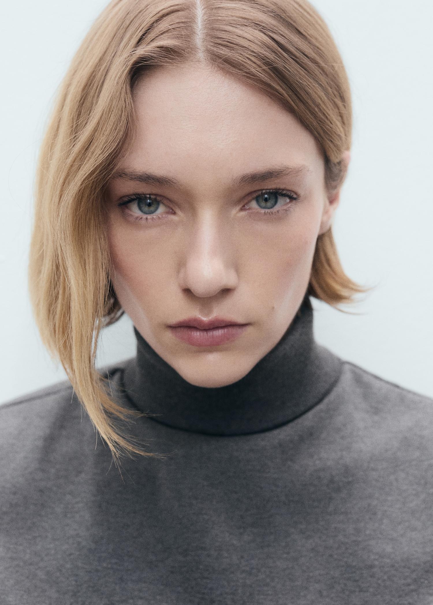 Sleeveless turtleneck top - Women | MANGO USA Product Image