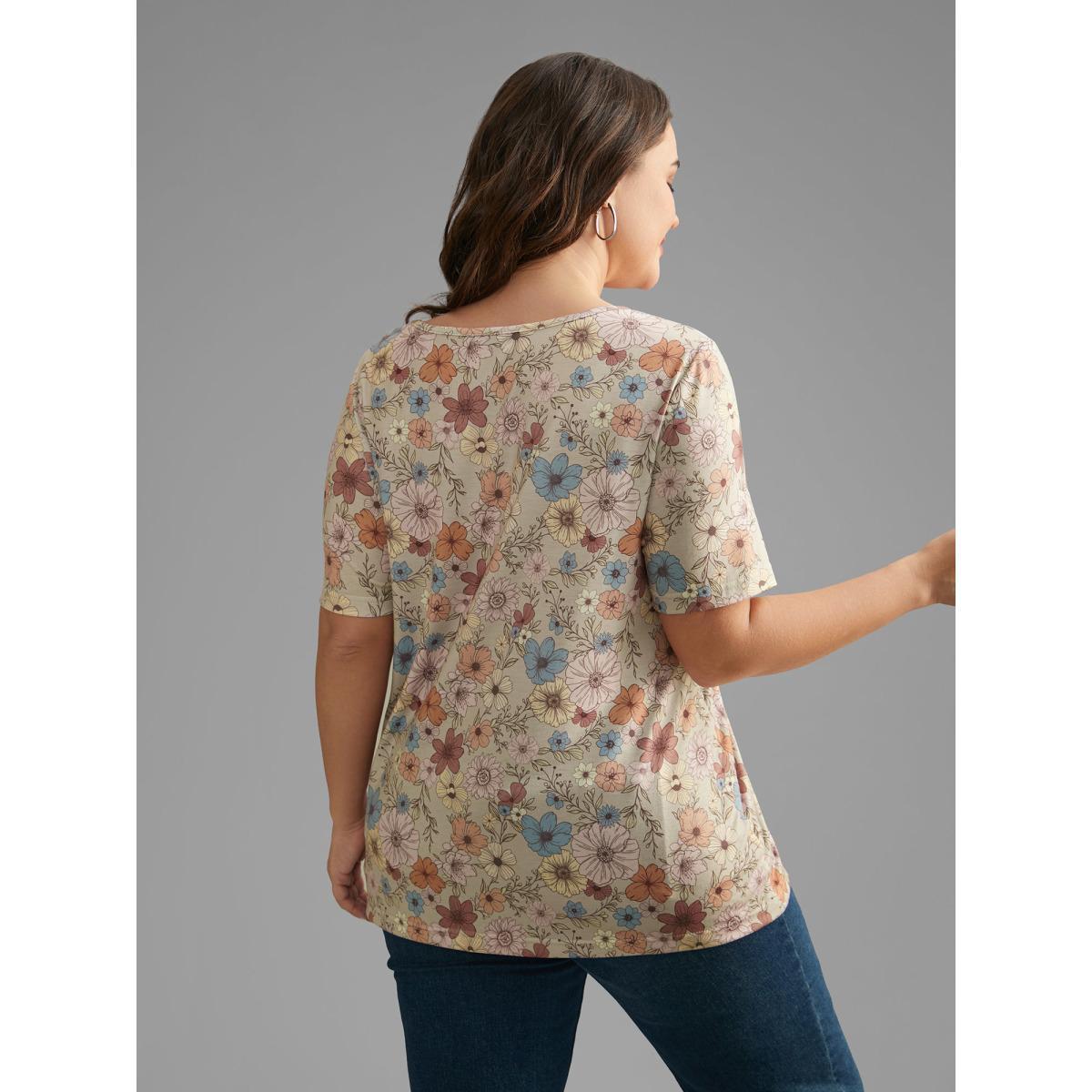 Plus Size Crew Neck Floral Print Stretchy T-Shirt Multicolor Women Casual Contrast Natural Flowers Round Neck Everyday T-shirts BloomChic 30/6X Product Image