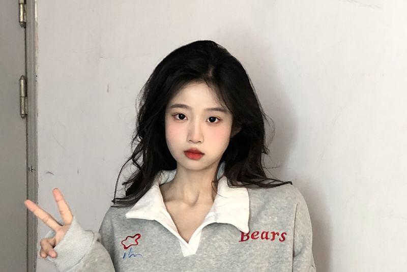 Contrast Collar Lettering Embroidered Crop Sweatshirt Product Image