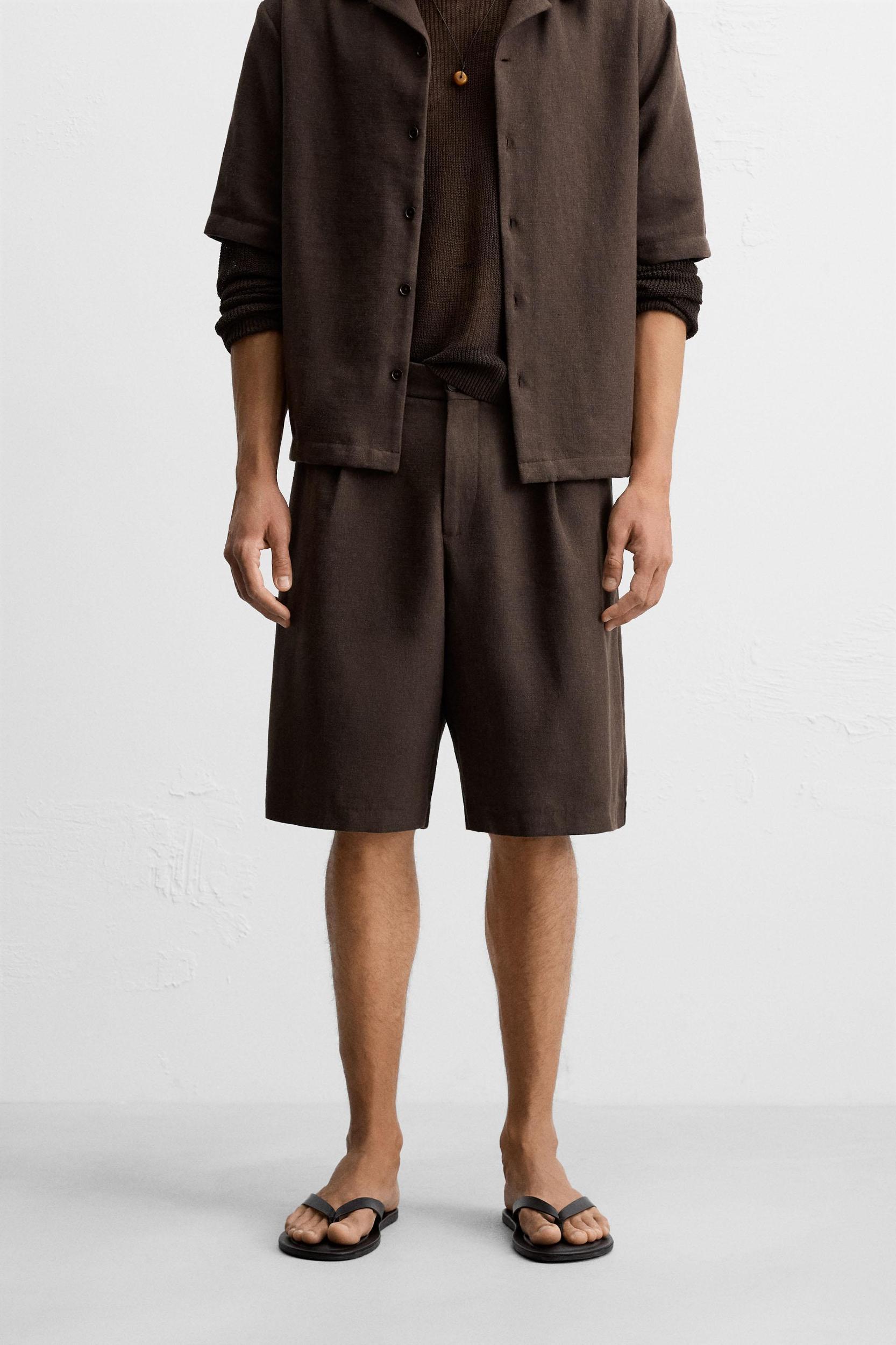 TEXTURED PLEATED SHORTS Product Image