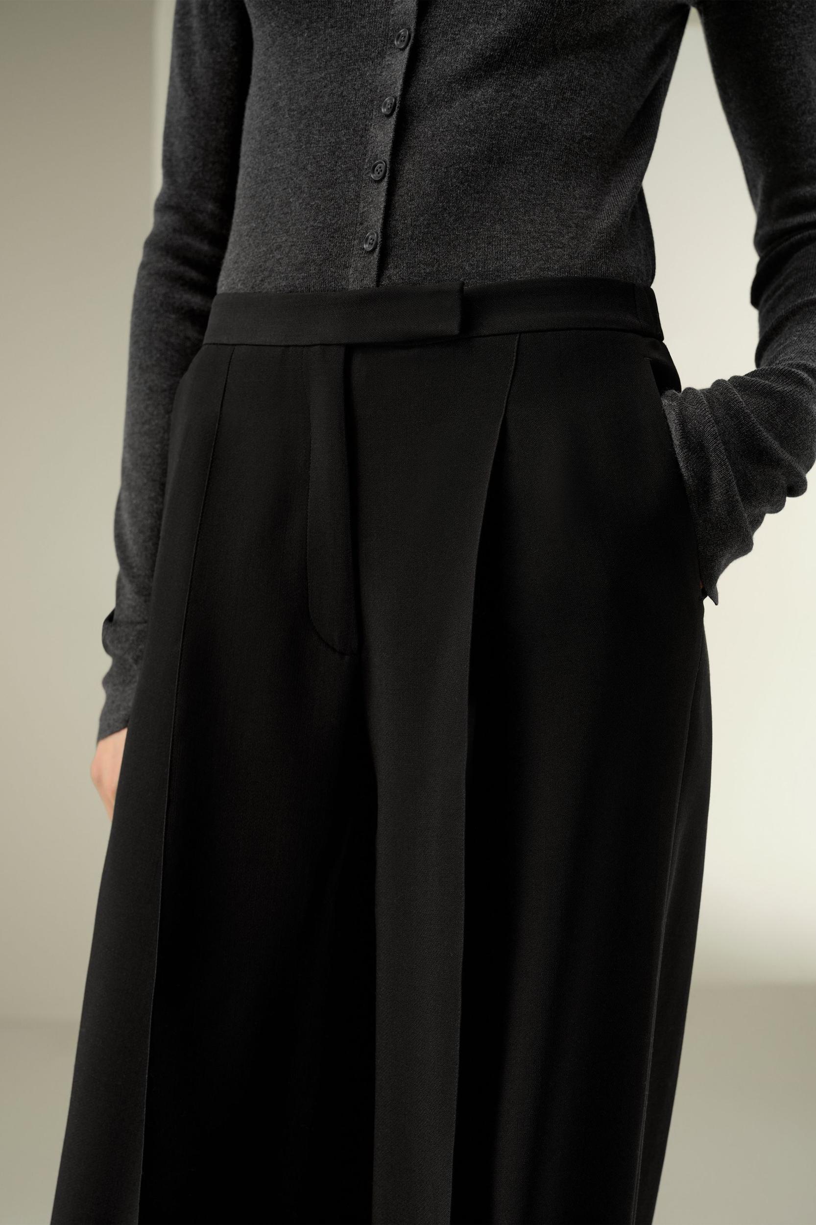 Silk-Wool Pleated Wide-Leg Trousers Product Image