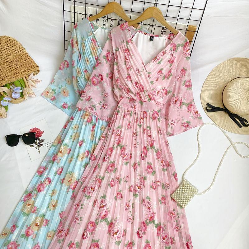 Long-Sleeve V-Neck Floral Print Pleated Maxi A-Line Dress Product Image