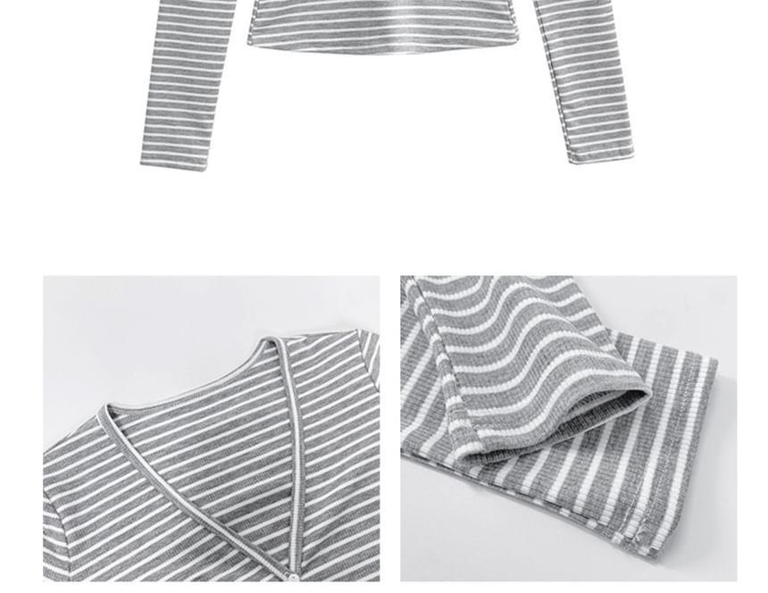 Long-Sleeve V-Neck Striped Crop Top Product Image