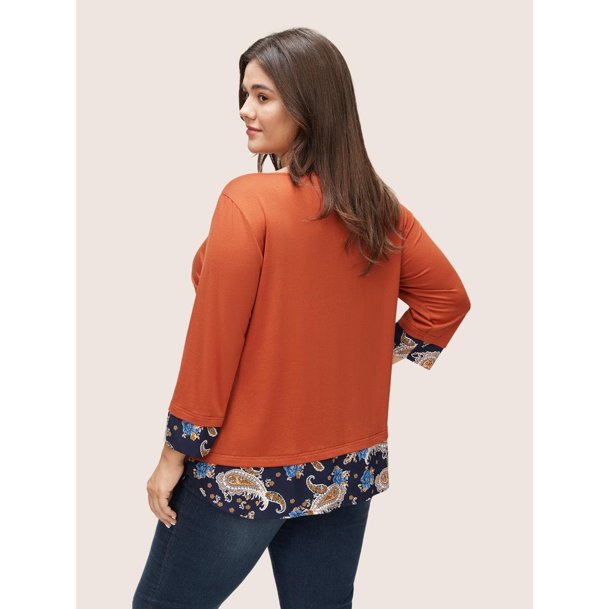 Plus Size Contrast Paisley Print Curved Hem T-shirt OrangeRed Women Casual Contrast Paisley Round Neck Everyday T-shirts BloomChic 12/L Product Image
