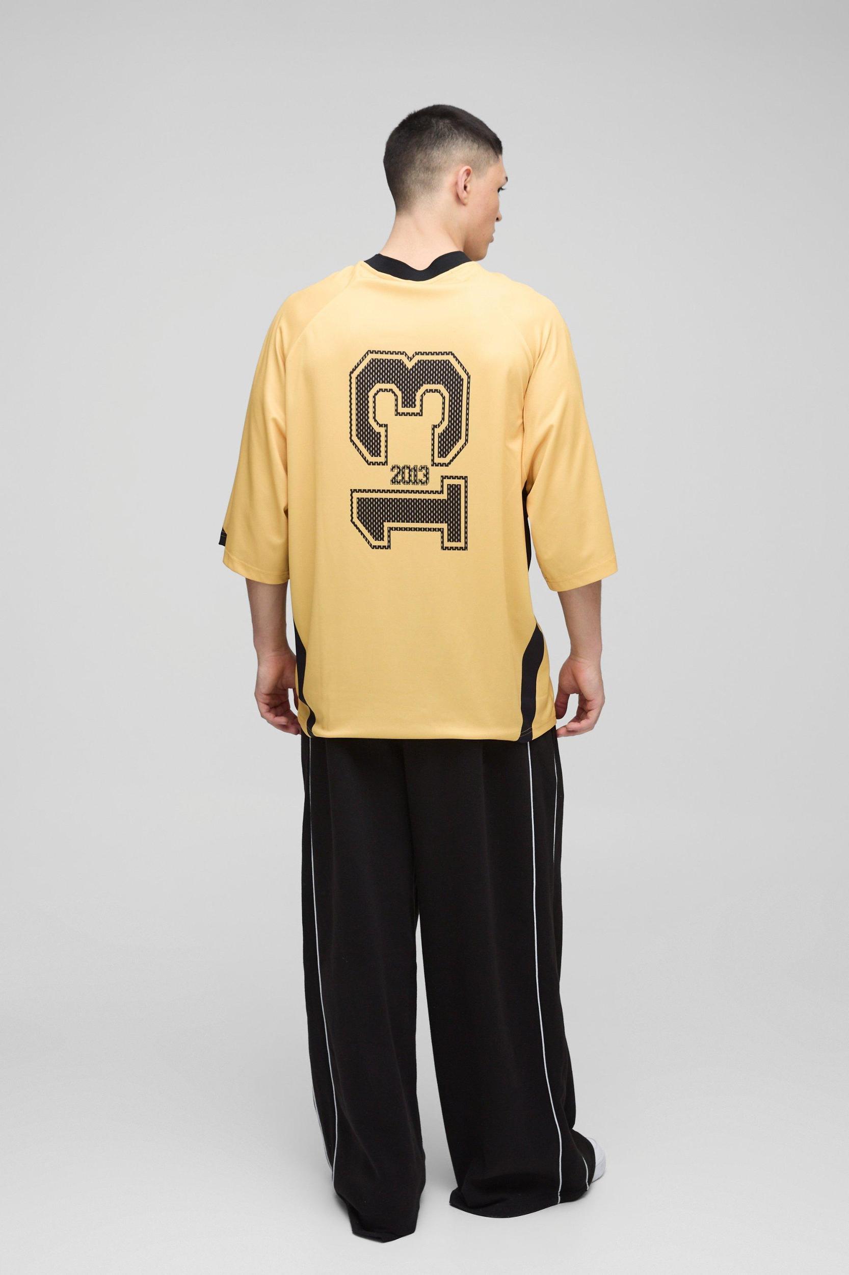 Oversized Longline V Neck Mesh Hockey Top | boohooMAN USA Product Image