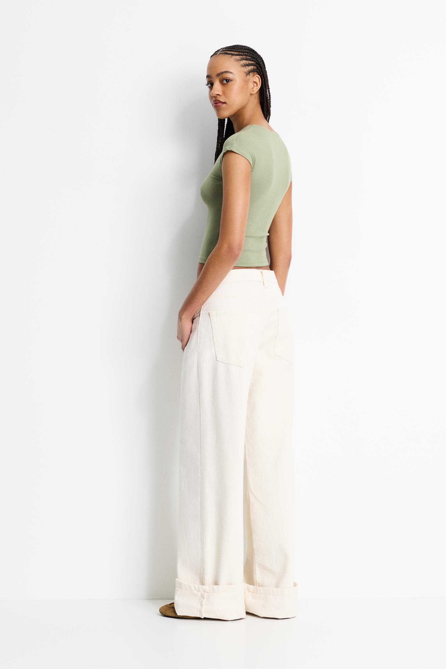 Fitted T-shirt with whole sleeves Product Image