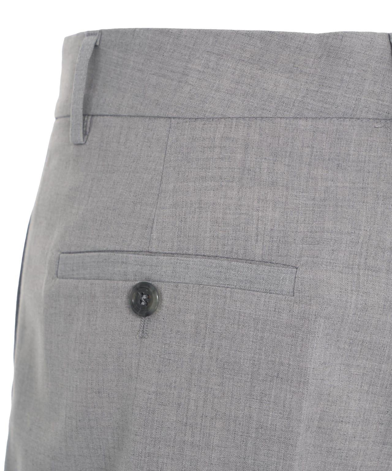 Shorts with pleat Product Image
