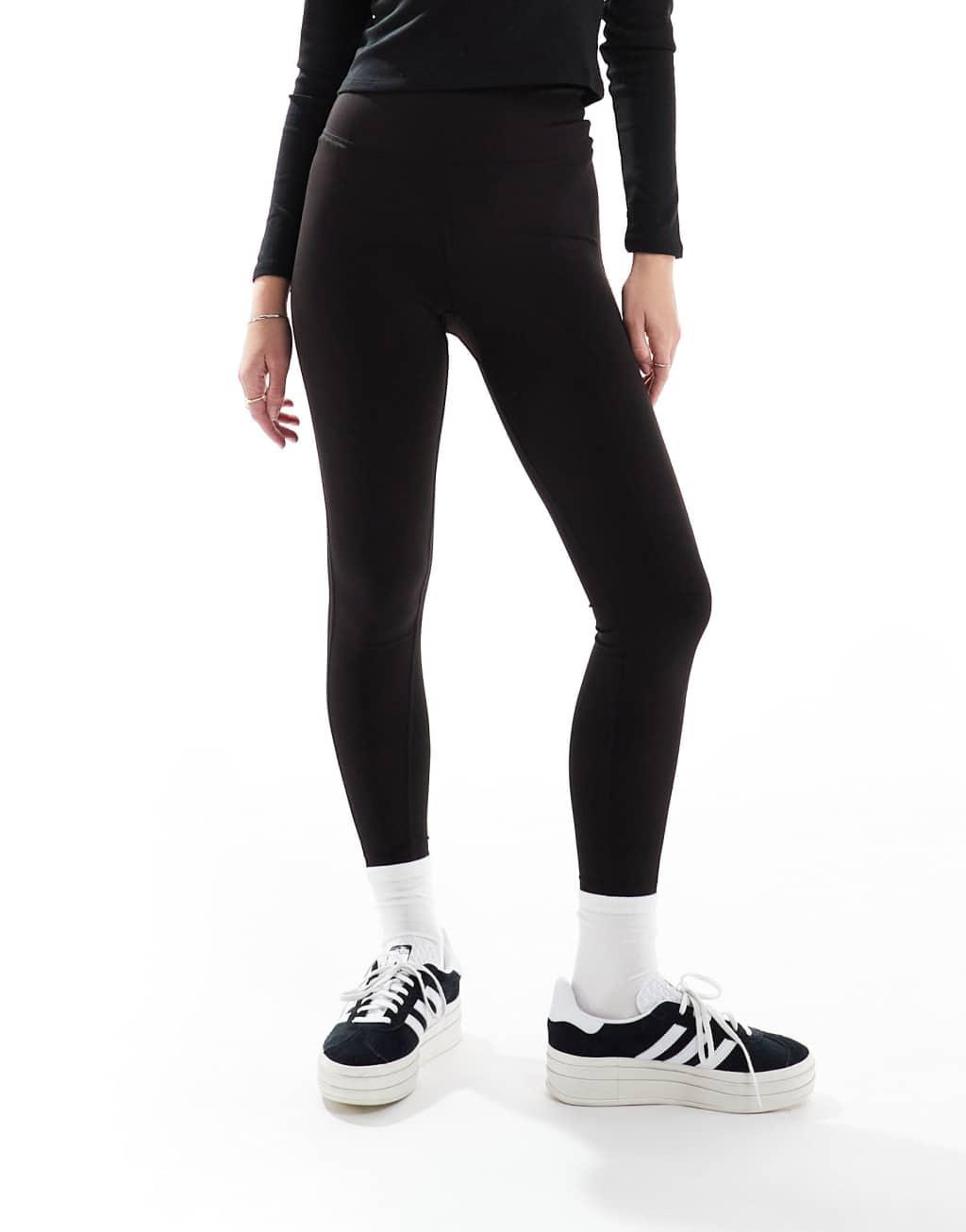Stradivarius sculpt legging in black Product Image