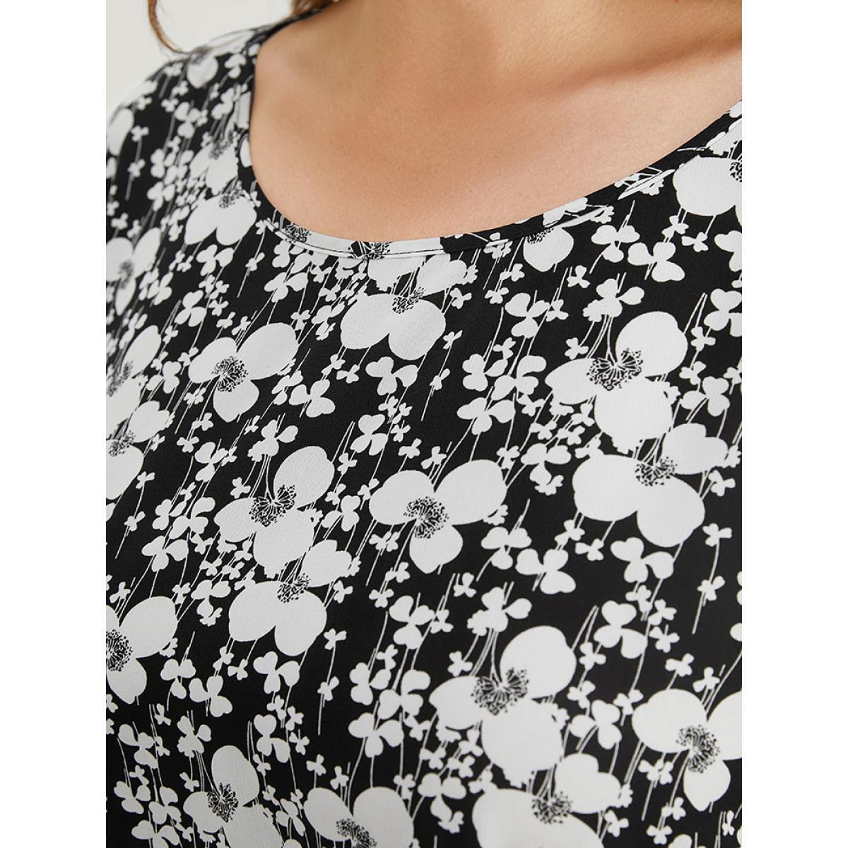 Plus Size BlackFlower Ditsy Floral Tiered Sleeve Round Neck Ruffle Blouse Women Elegant Short sleeve Round Neck Dailywear Blouses BloomChic 14-16/1X Product Image