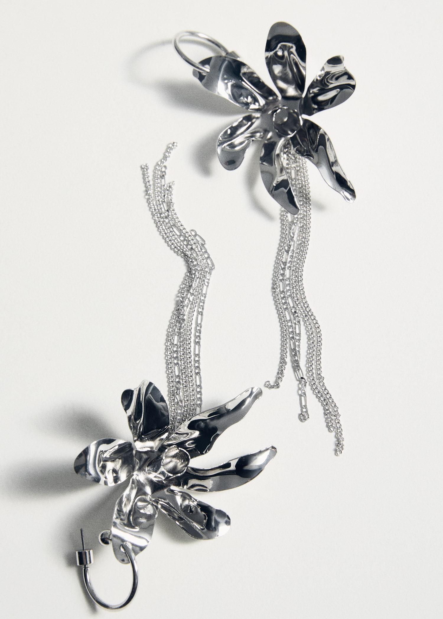 Long flower earrings - Women | MANGO USA Product Image