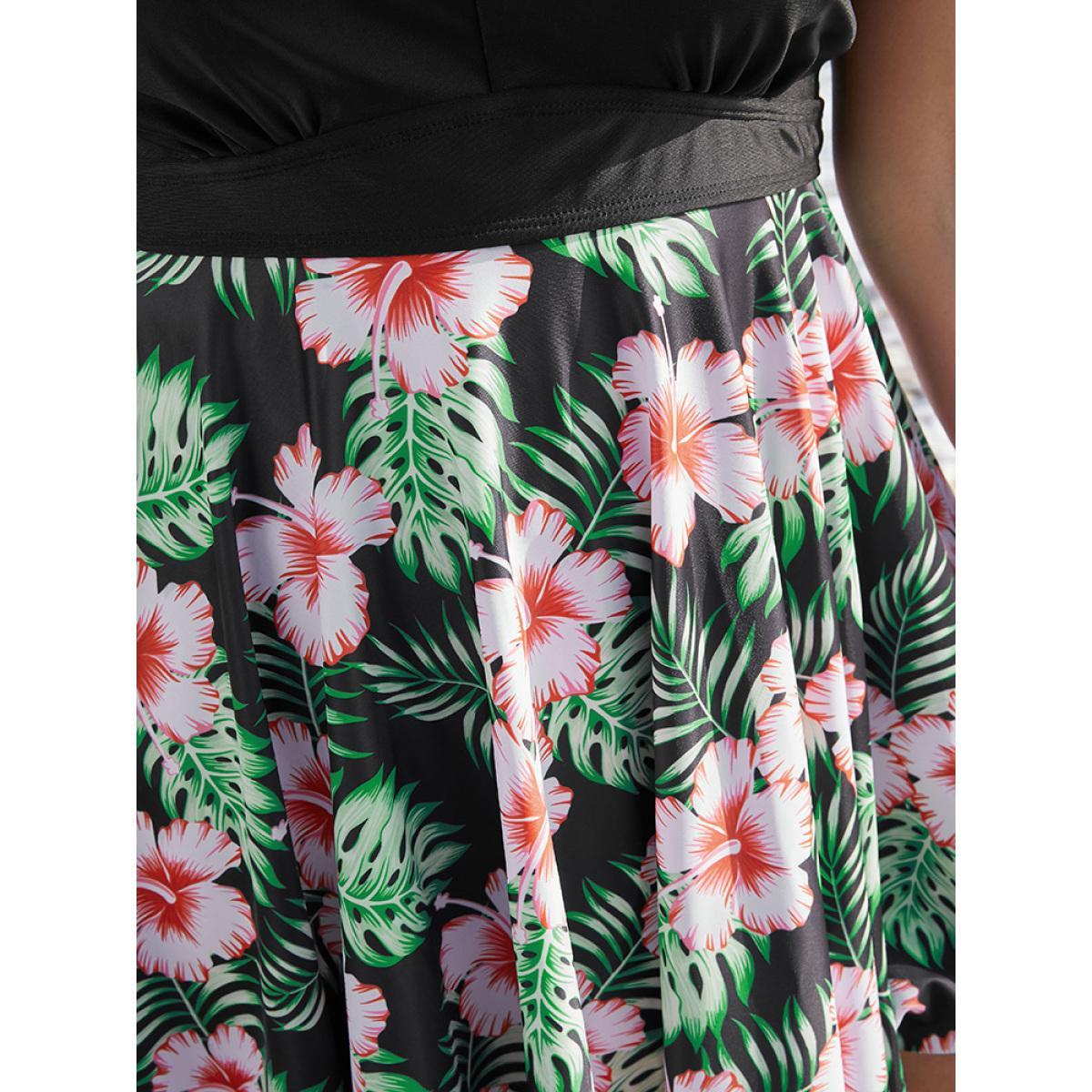 Plus Size Tropical Print Ruffle Trim Hanky Hem Tankini Top Women's Swimwear BlackFlower Vacation Adjustable Straps High stretch Bodycon U-neck Curve Swim Tops BloomChic 12/L Product Image