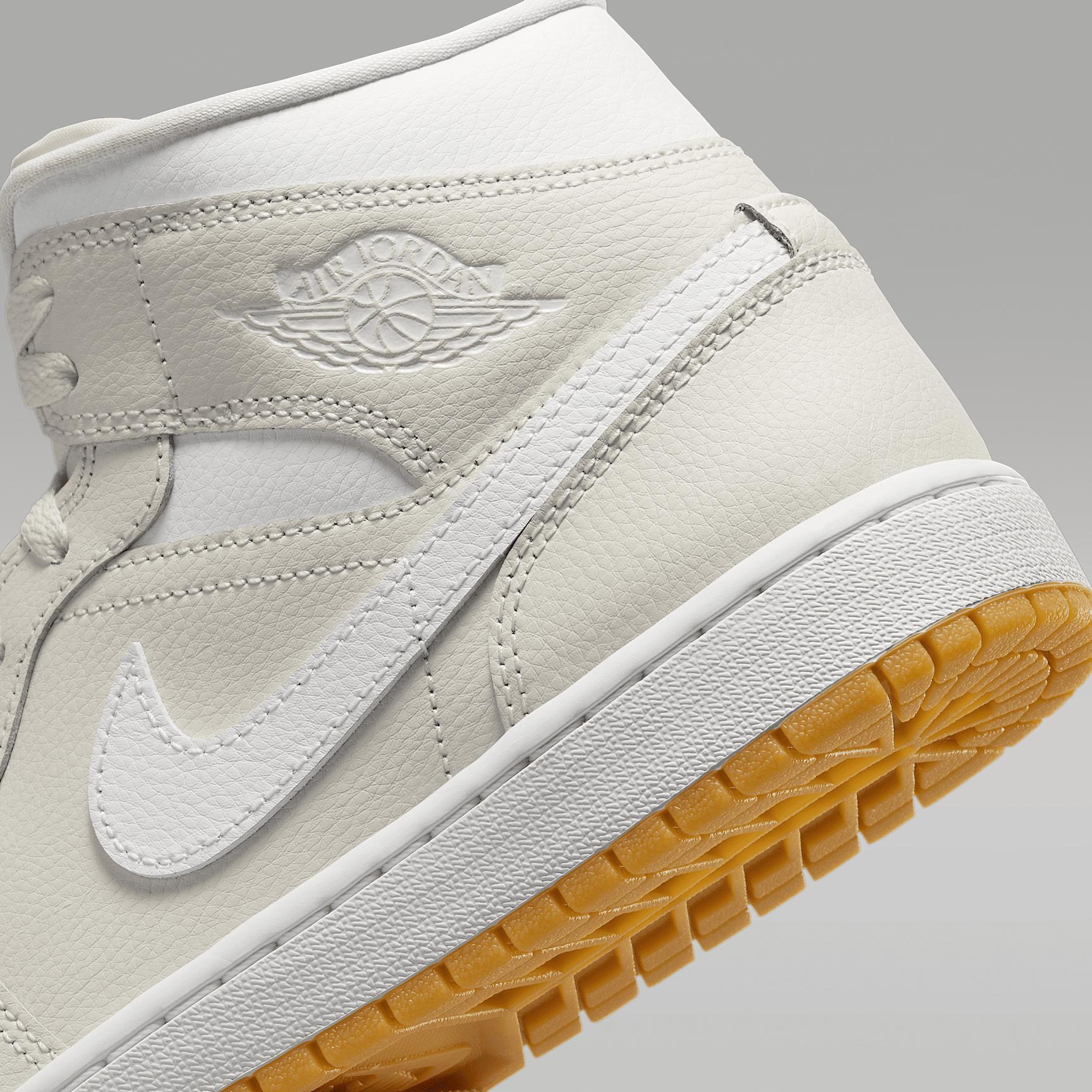 Women's Air Jordan 1 Mid Shoes Product Image